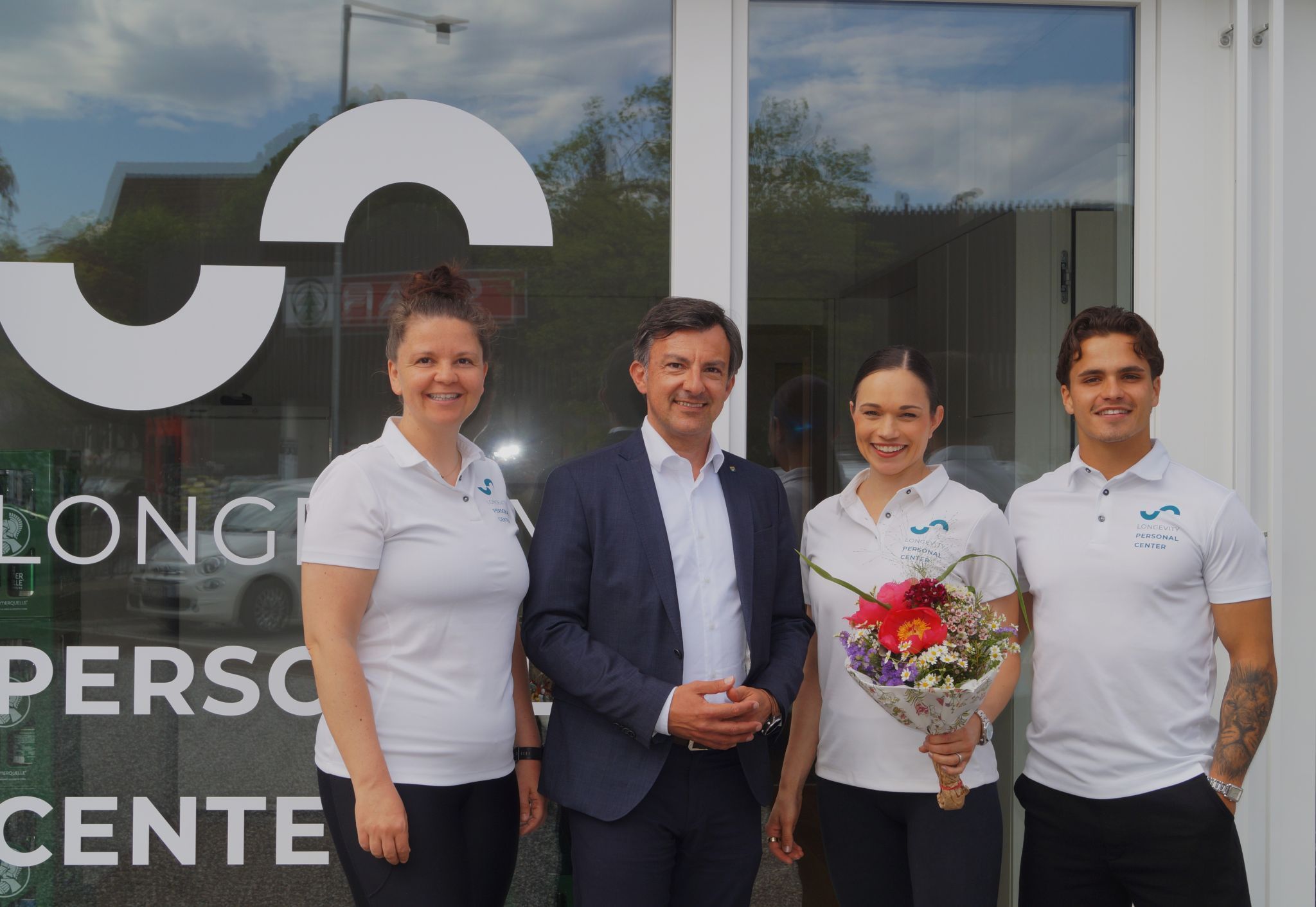 Assistentin Christina Breuer, Bürgermeister Martin Staudinger, CEO Nina Keck und Personal Trainer Carlos Berlinger