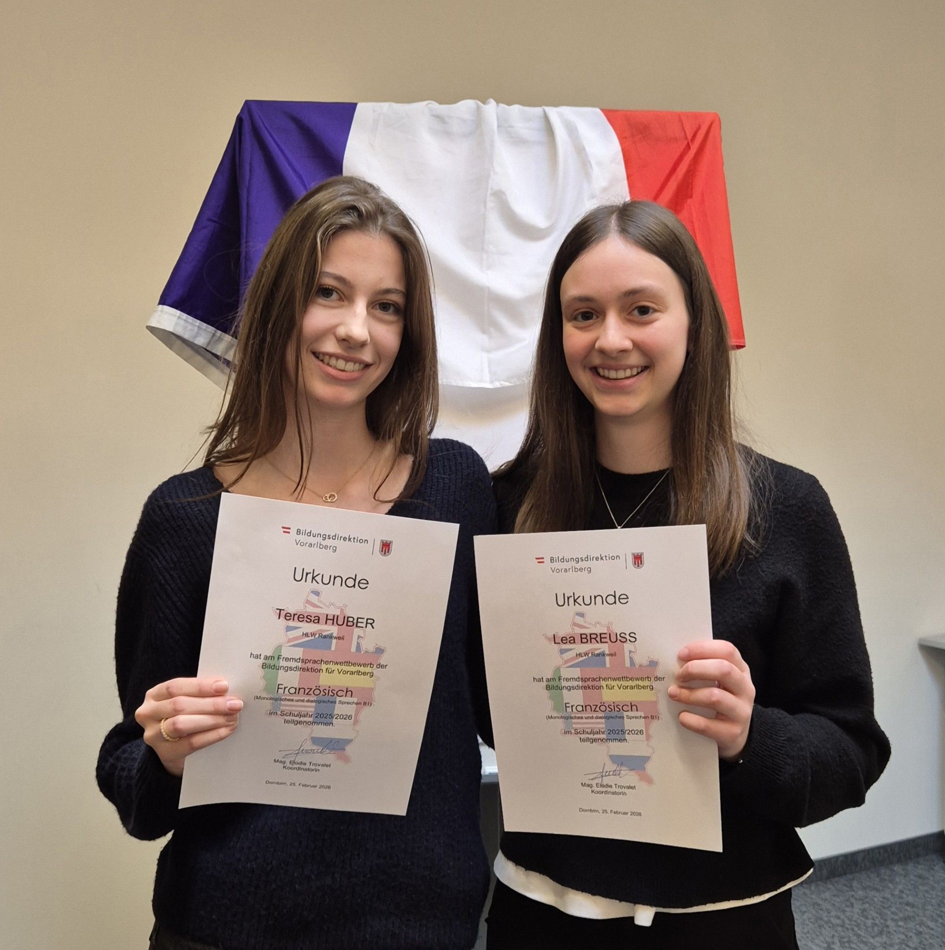 Teresa Huber und Lea Breuß überzeugten beim Wettbewerb in Französisch.