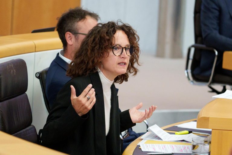Tohuwabohu im Landtag: Landtagspräsident bricht Aktuelle Stunde ab – dann braucht es den Videobeweis