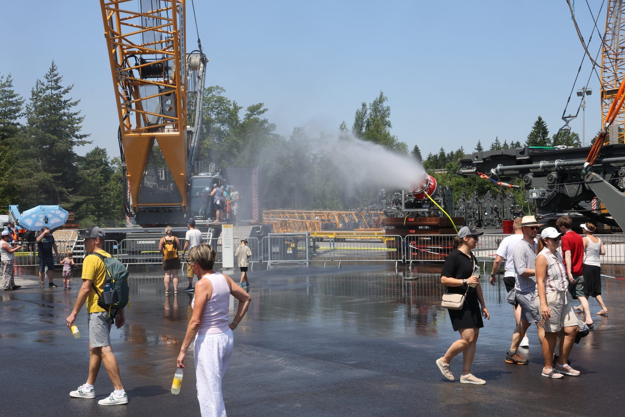 Liebherr-Firmenjubiläum wurde Volksfest