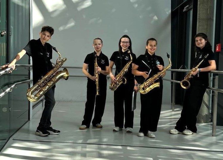 Saxerando: Jonathan Moosmann, Fina Moosbrugger, Nadin Schwarzmann, Sophia Roiderer und Antonia Schlierenzauer.