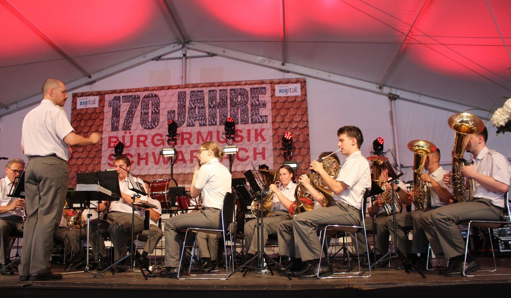 Längst haben bei der Militärmusik auch Musikerinnen Einzug gehalten.