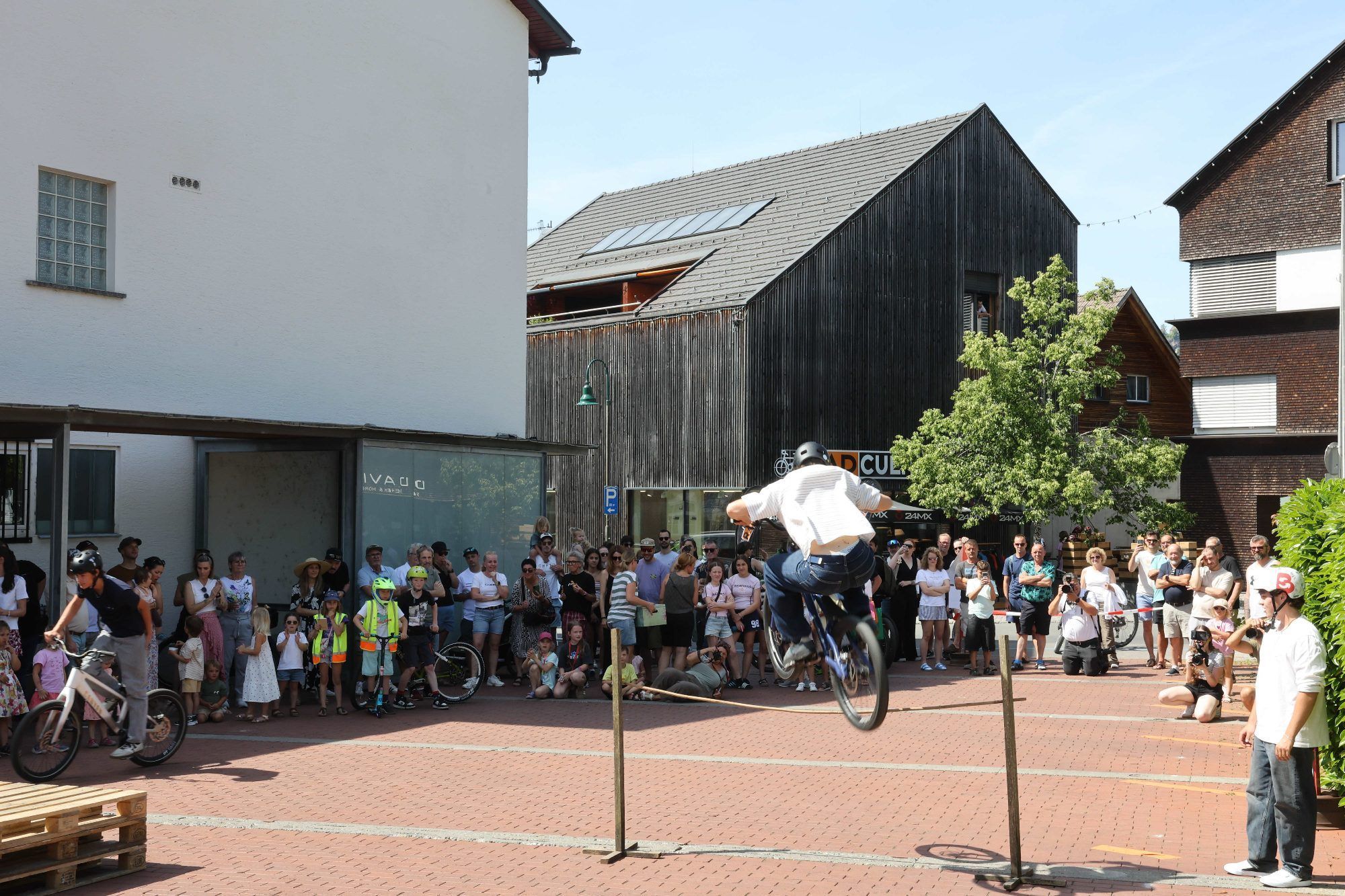 Eindrucksvolle Trial-Rad-Stuntshows.