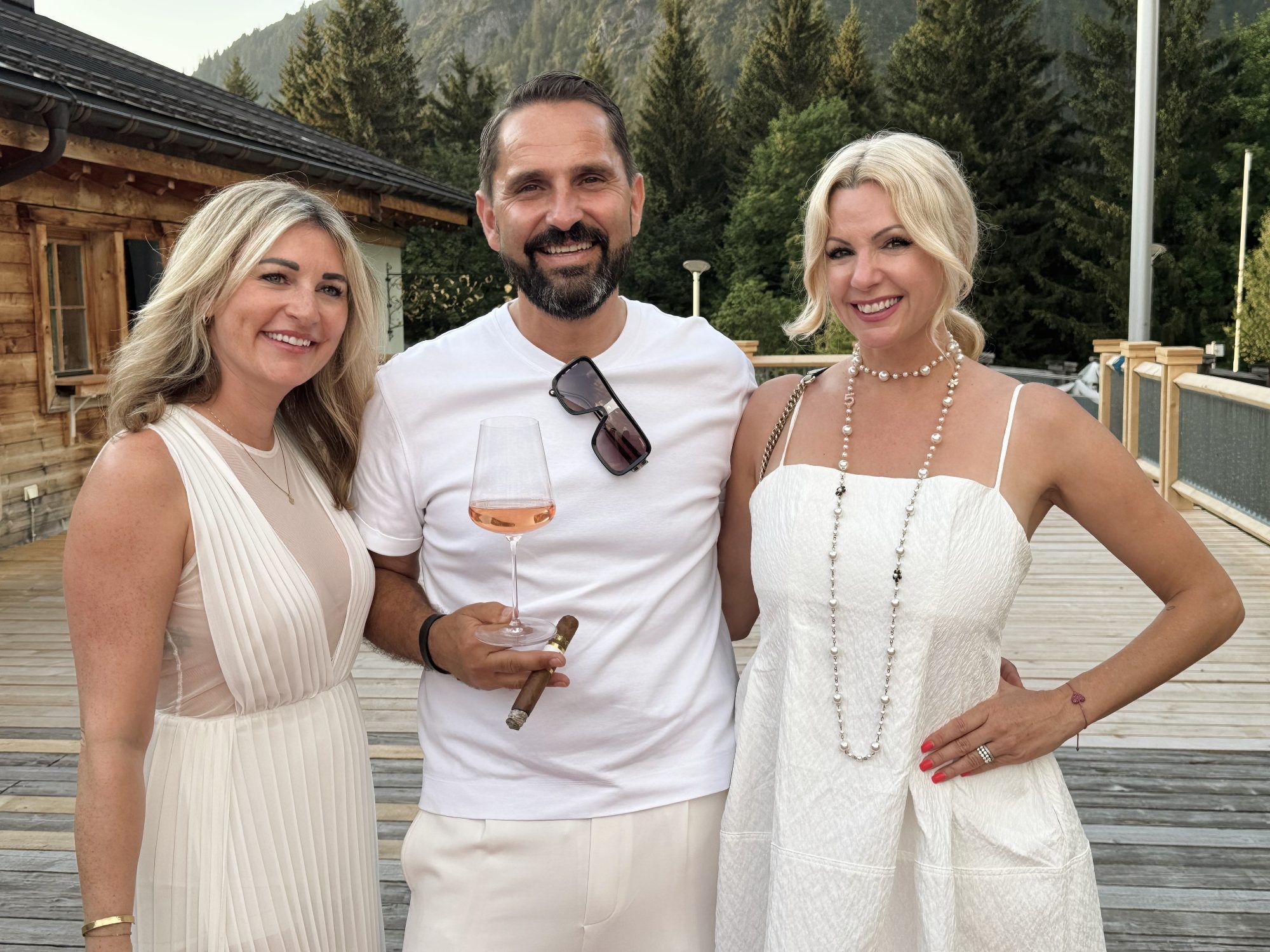 Hausherr Matthias Lechthaler mit Janine Hehle und Tanja Nachbaur.