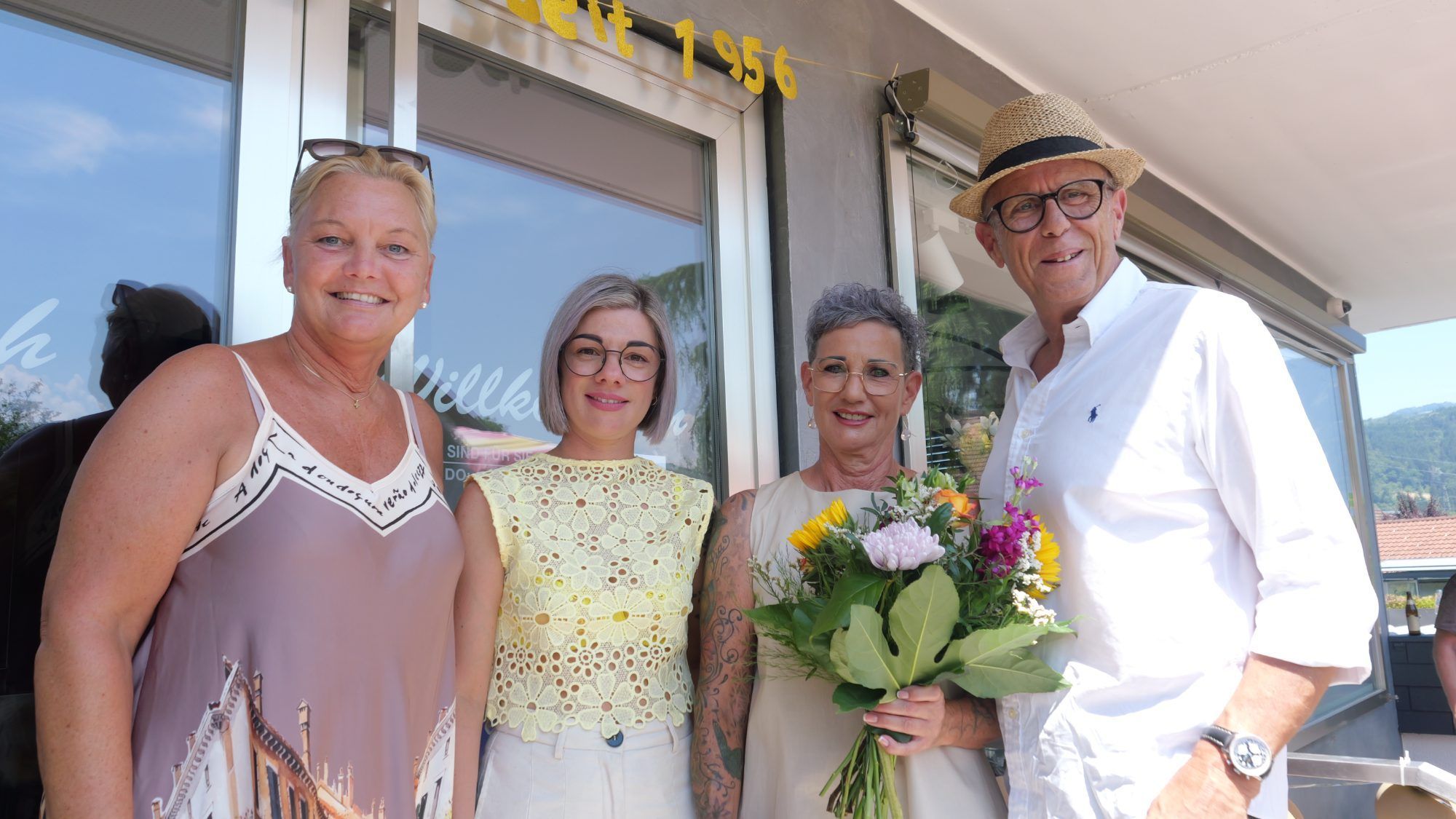 Bürgermeister Walter Gohm und Gattin Marion gratulierten Fabienne Nussbaum und Mutter Irene zum Jubiläum.