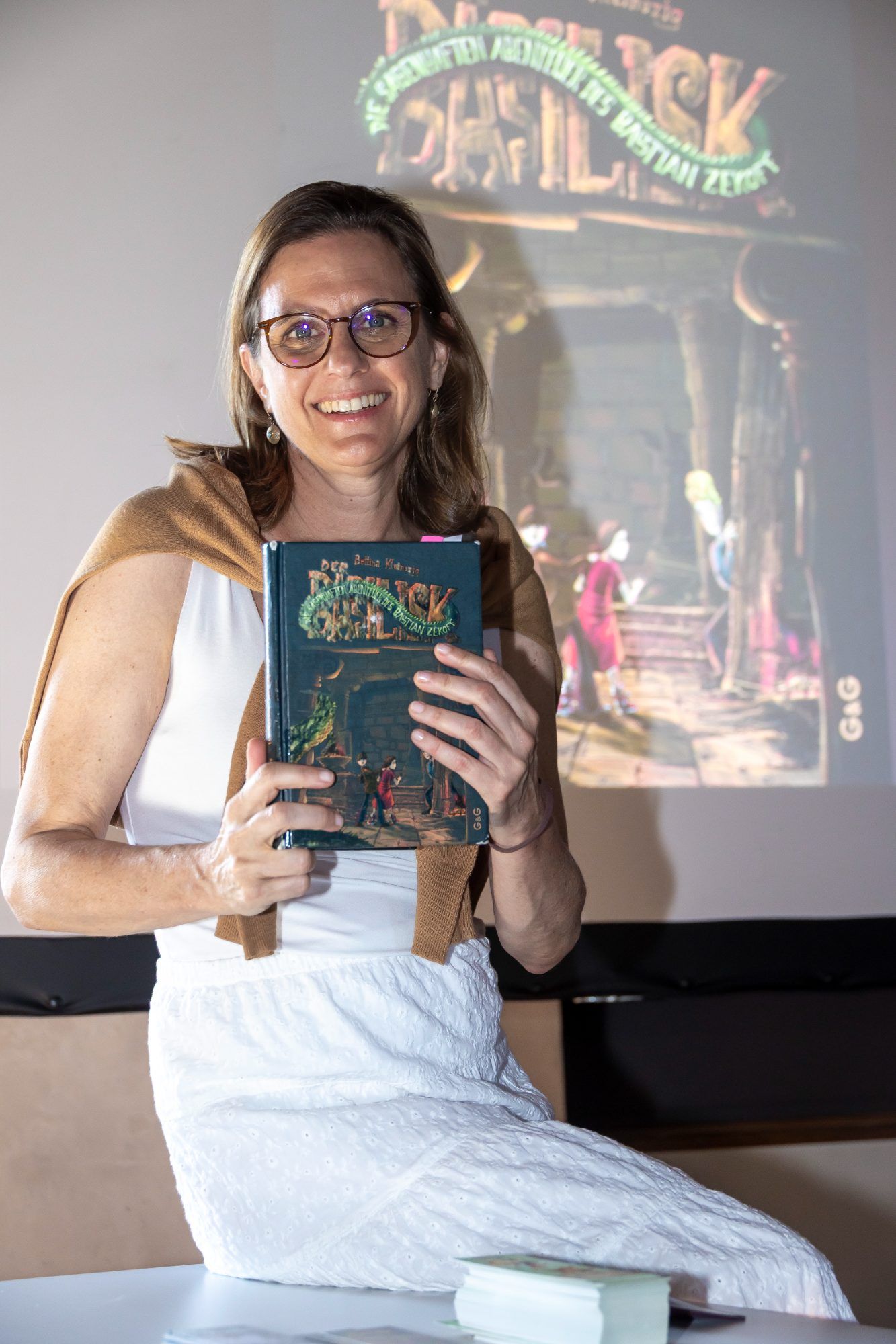 Bettina Kleinszig brachte ihre frisch erschienen Bücher mit auf die 15. VN-Kinder- und Jugendbuchmesse. (Foto: VN/Roland Paulitsch)