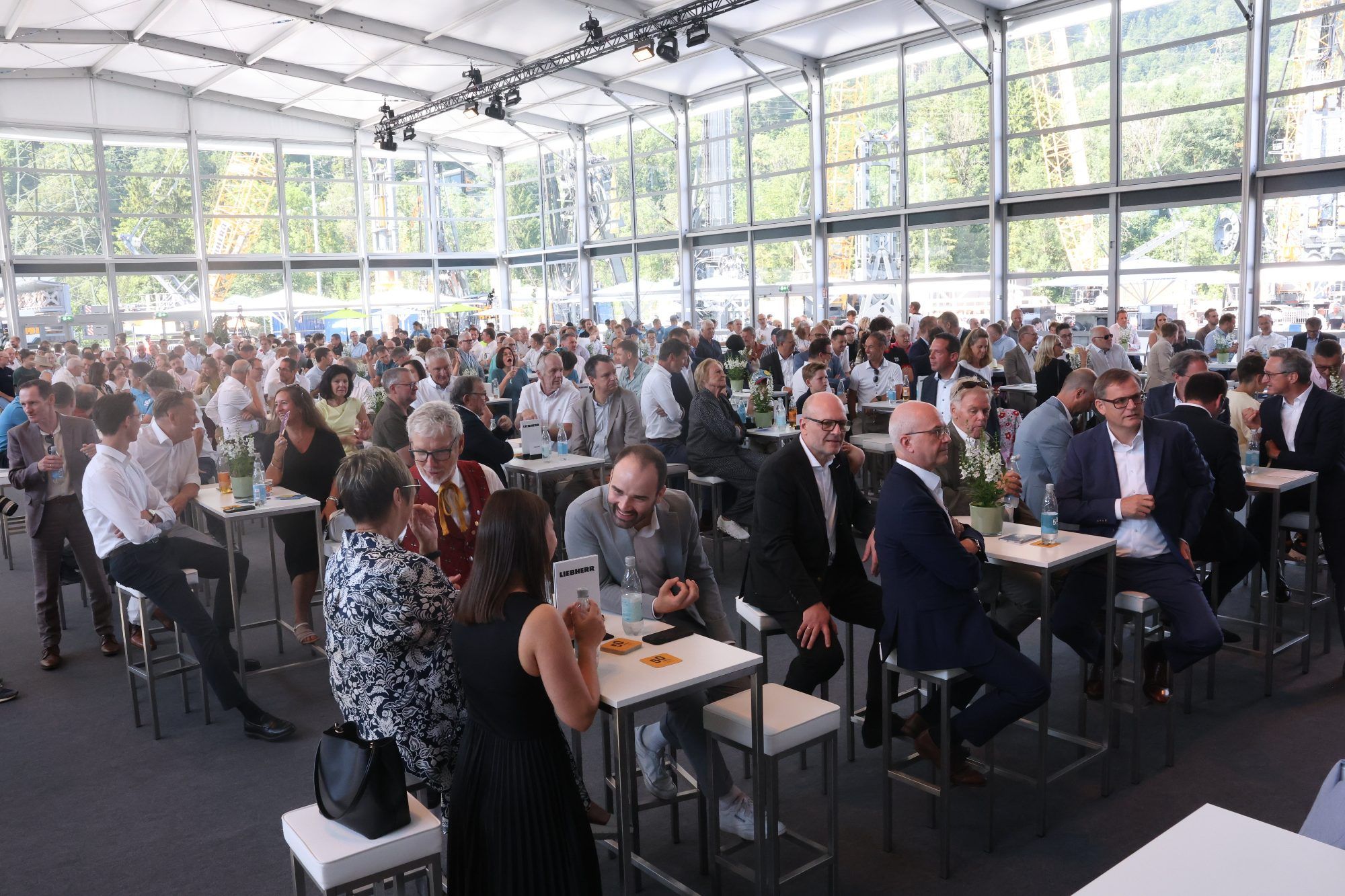 Festakt im Prüfzentrum.