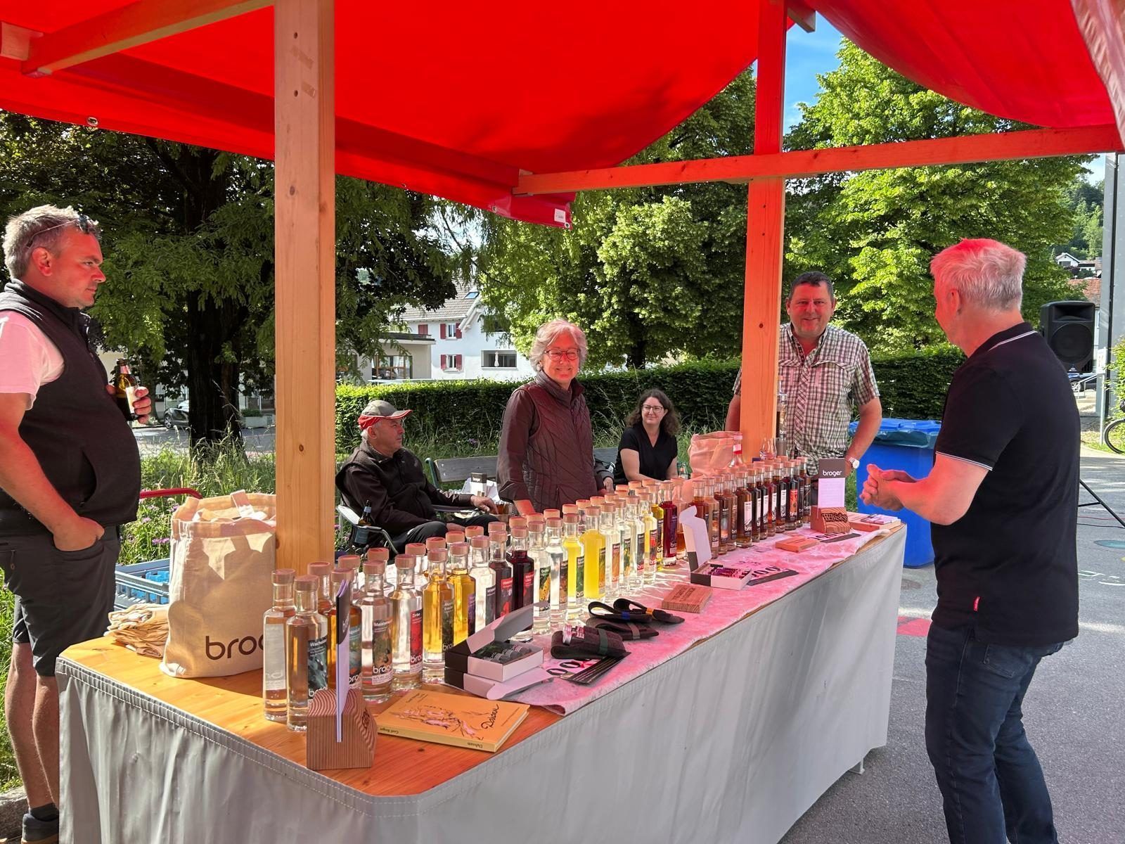 Familie Broger stellt ihre Produkte aus.