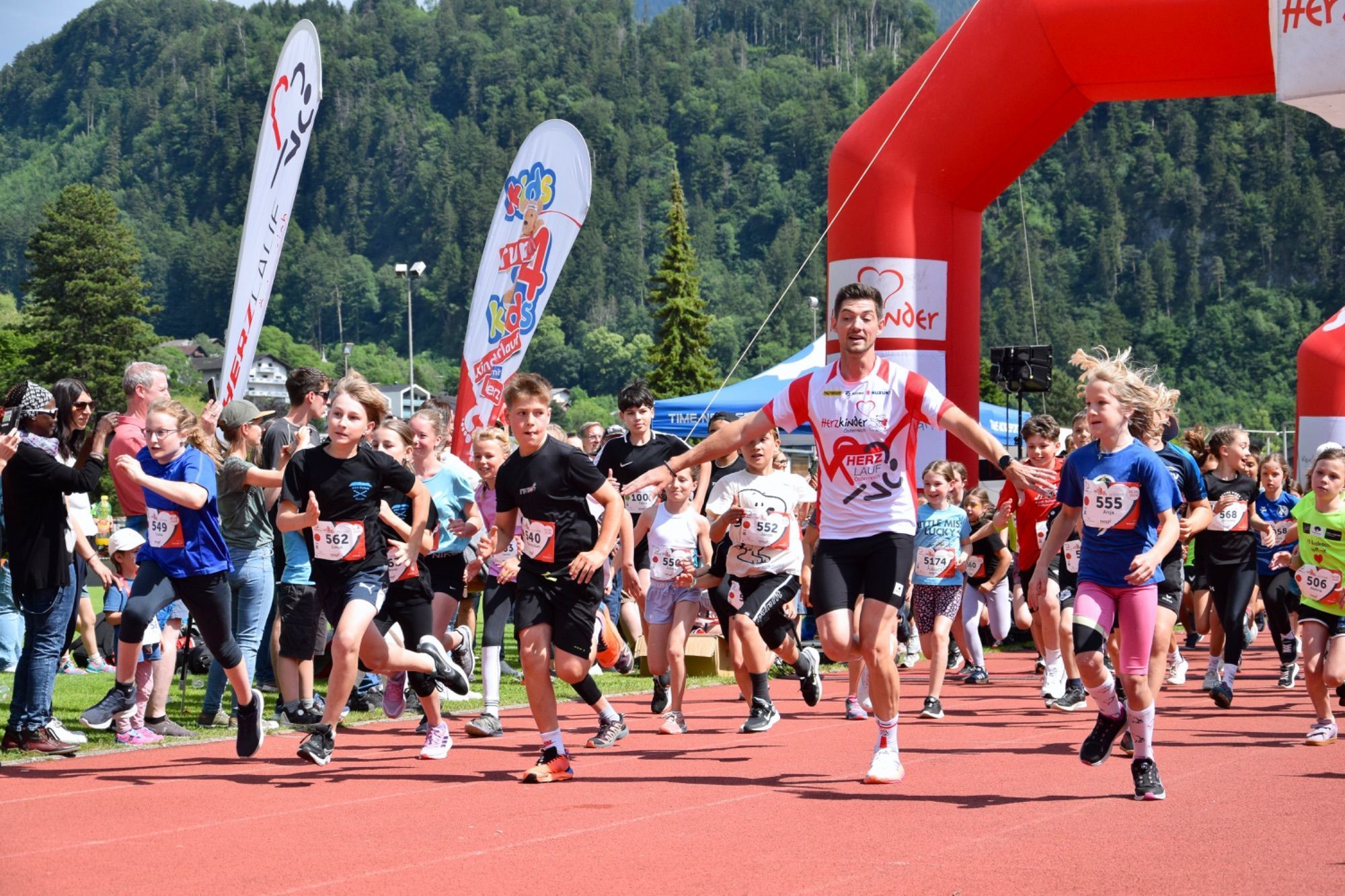 Schon die Jüngsten legten sich mächtig ins Zeug beim Herzlauf Vorarlberg in der Sportarena in Bludenz.