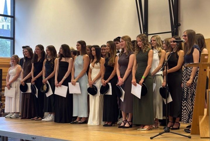 Die Zeugnisse der Egger Maturanten können sich sehen lassen.
