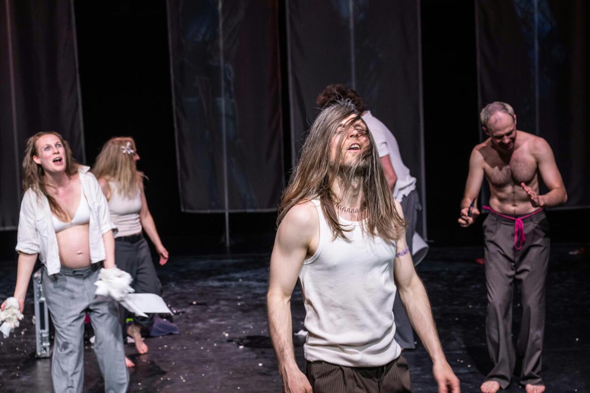 "Human" des aktionstheater ensembles als fahriges Lamento