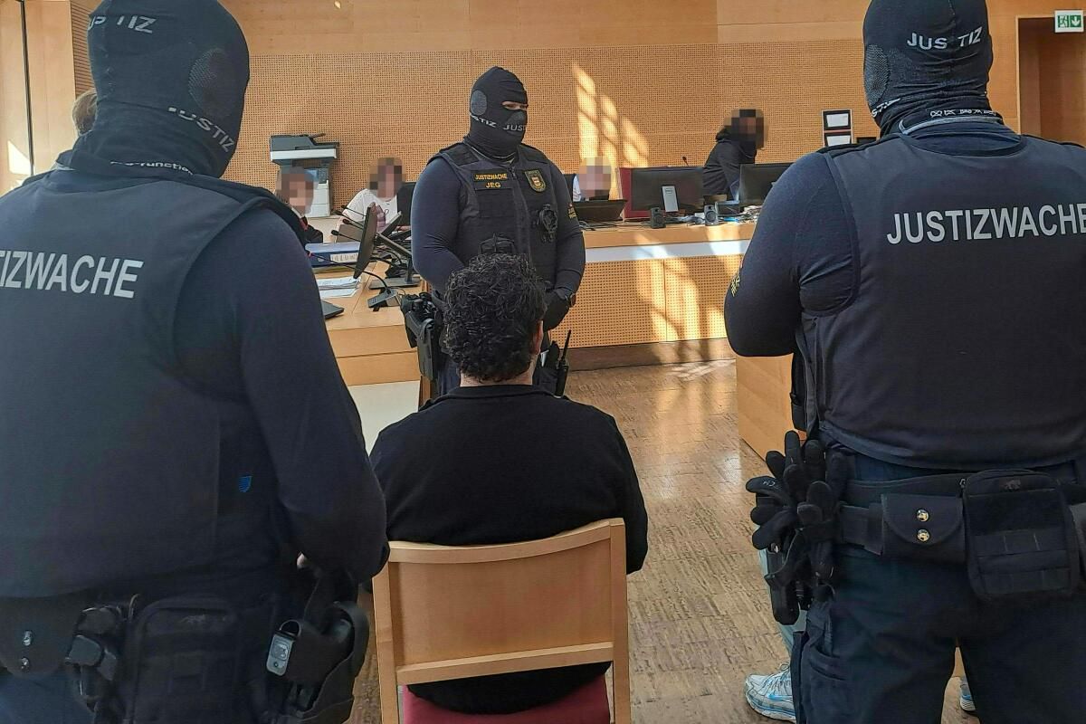 Teilgeständnisse im Prozess gegen Bankomatensprenger in Wels