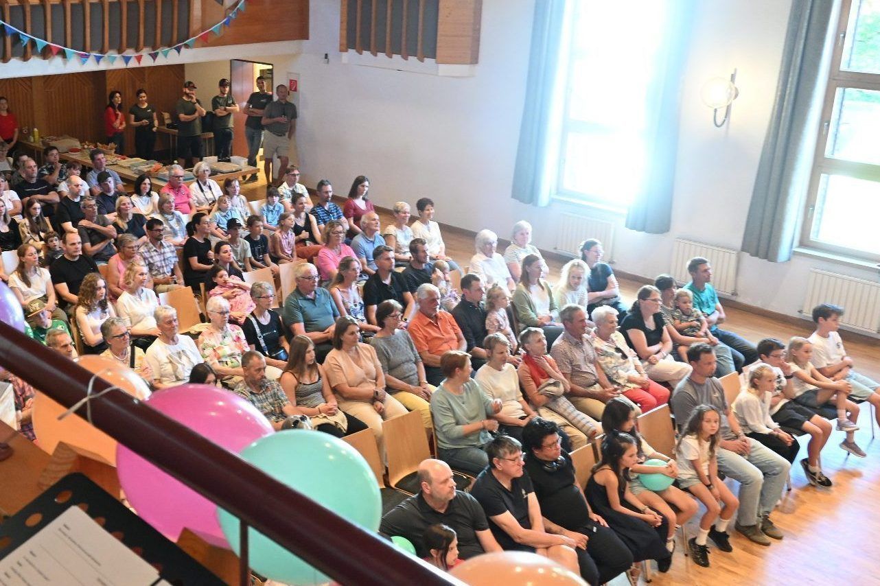 Viele Zuhörer im vollen Saal trotz vielen Parallelveranstaltungen