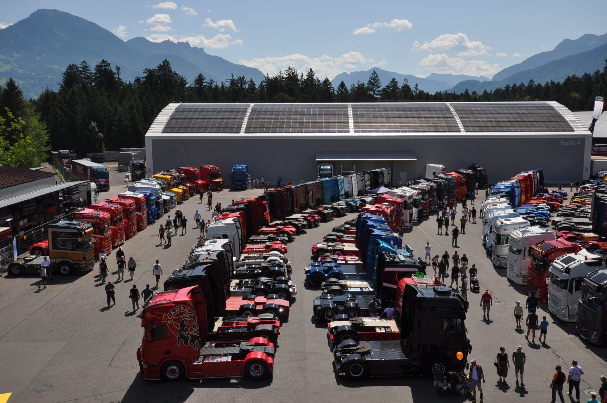 1.	Luftaufnahme der Truckparade