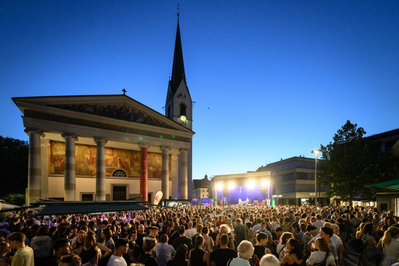 Stadtfest, Sonnwendfeuer und große Kulturmomente