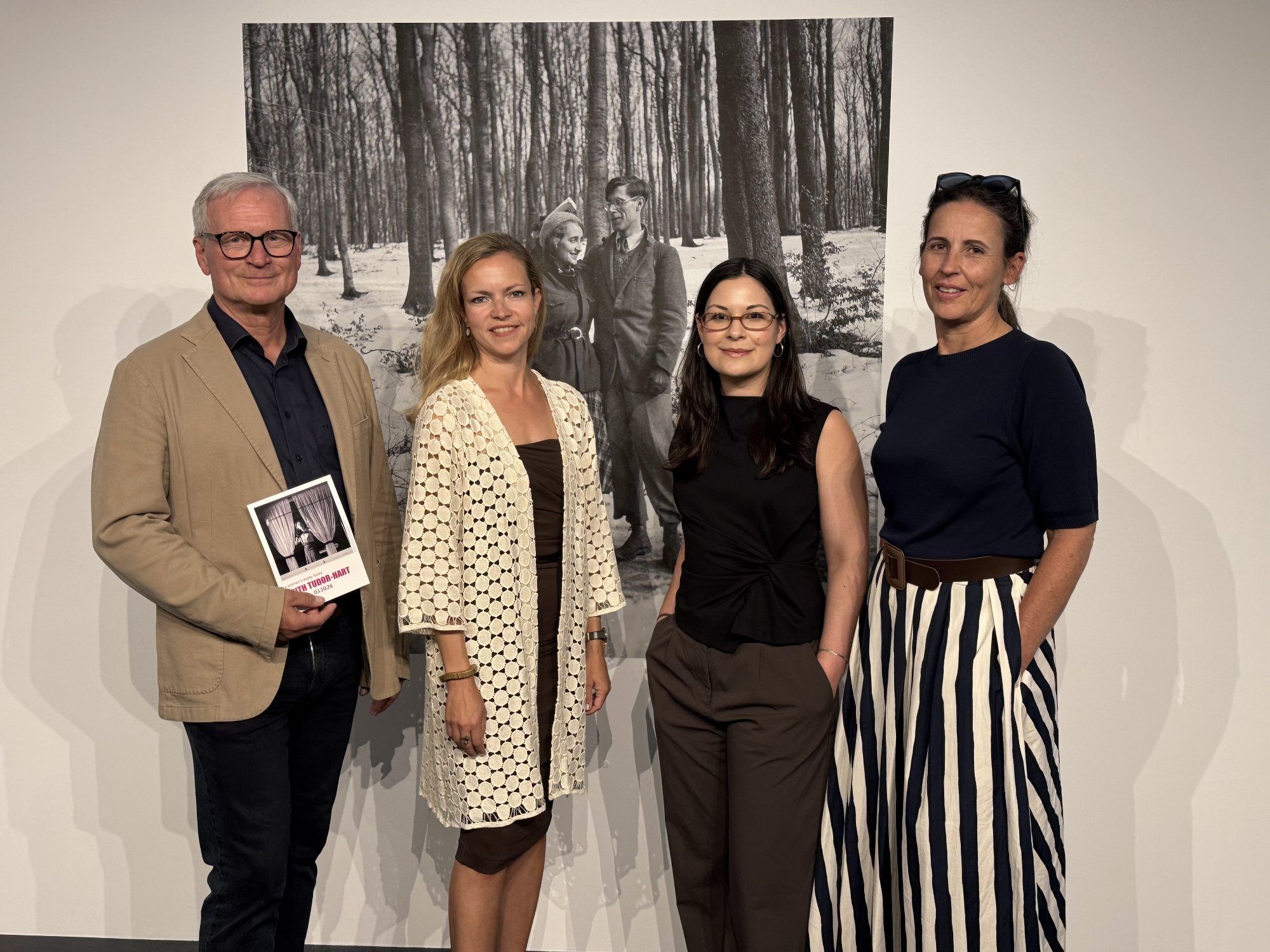 Vernissageredner Kurt Kaindl, Christiane Zaunmair (Leitung Kultur), Kuratorin Helena Kalleitner  und Monika Thaler (Stadt Dornbirn) bei der Ausstellungseröffnung.