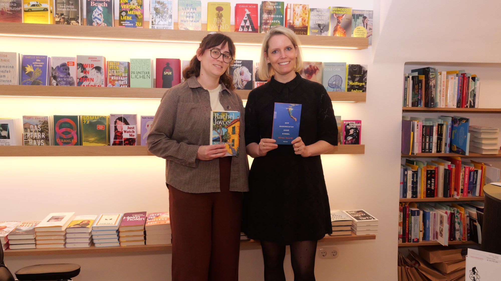 Antonia Merendino und Judith Berchtel luden in den gut sortierten Buchhandel