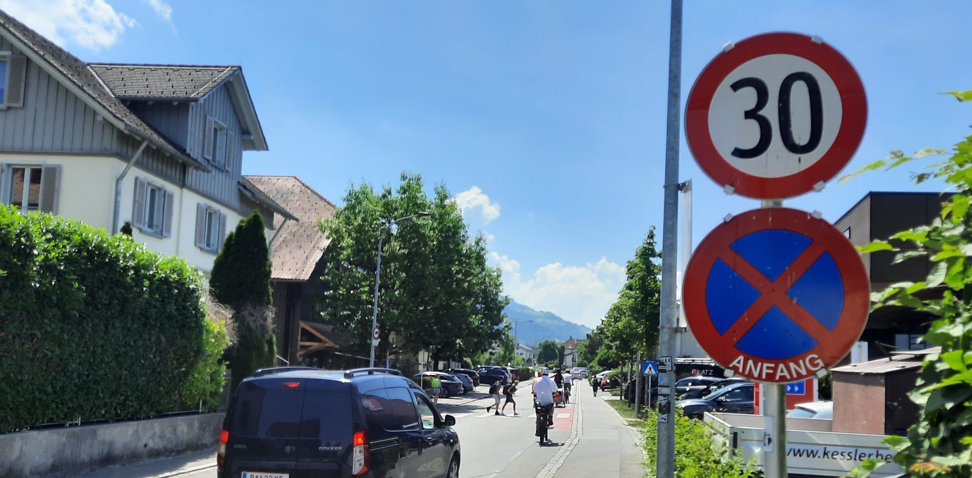 Die Sicherheit im Straßenraum machte Tempo 30 auf der Gemeindestraße in Richtung Dorfzentrum nötig. 