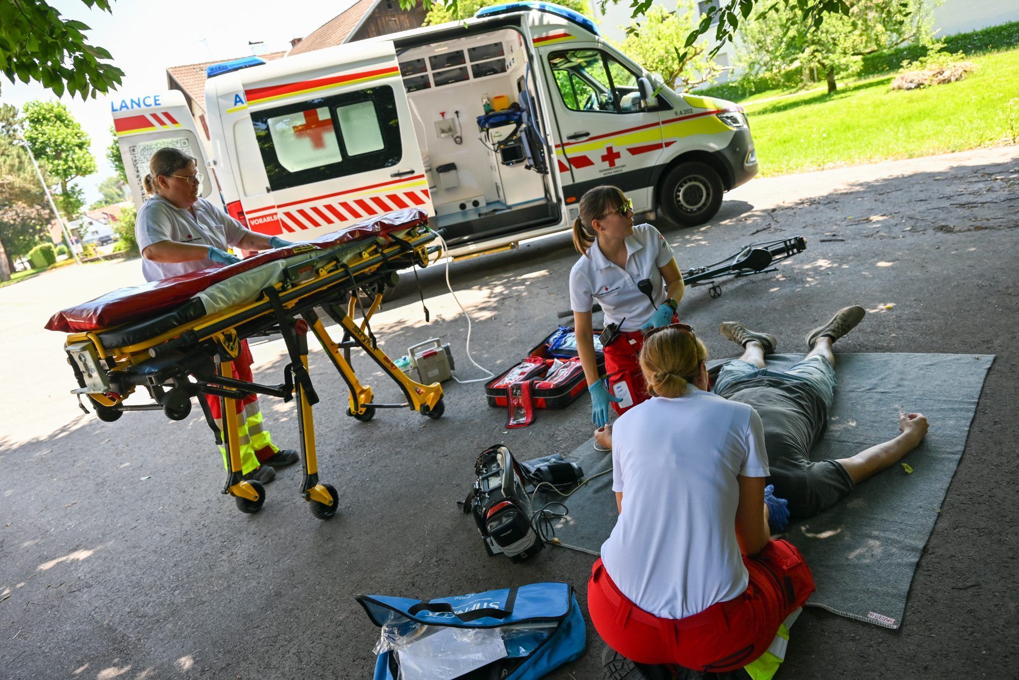 Sanitäter von der Rotkreuz-Abteilung Lustenau trainierten am Samstagnachmittag den Ernstfall.