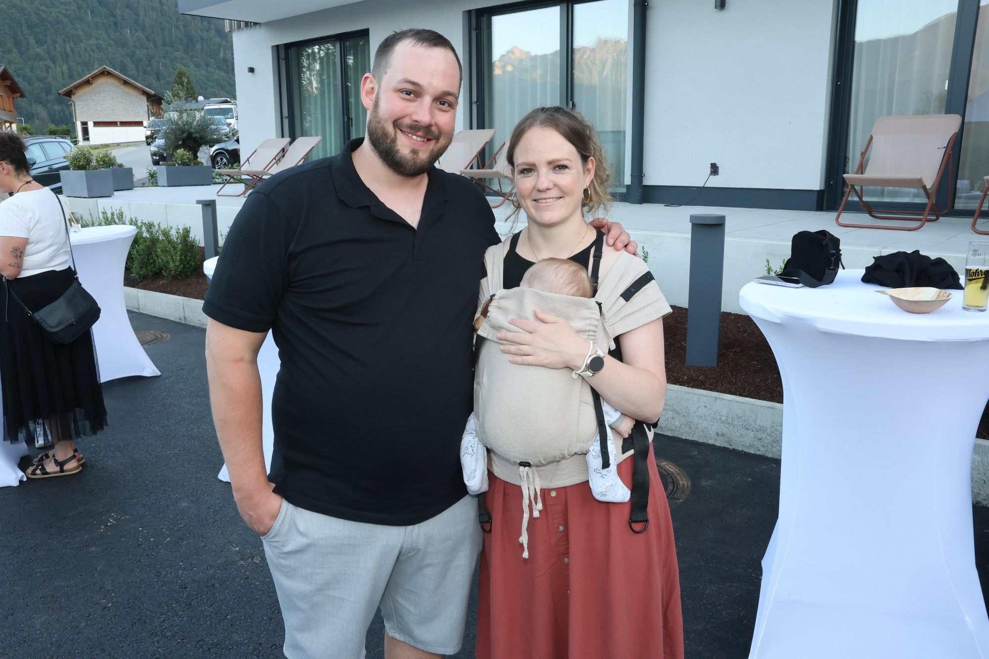 Daniel und Katharina Hirschbühl mit ihrem Nachwuchs.