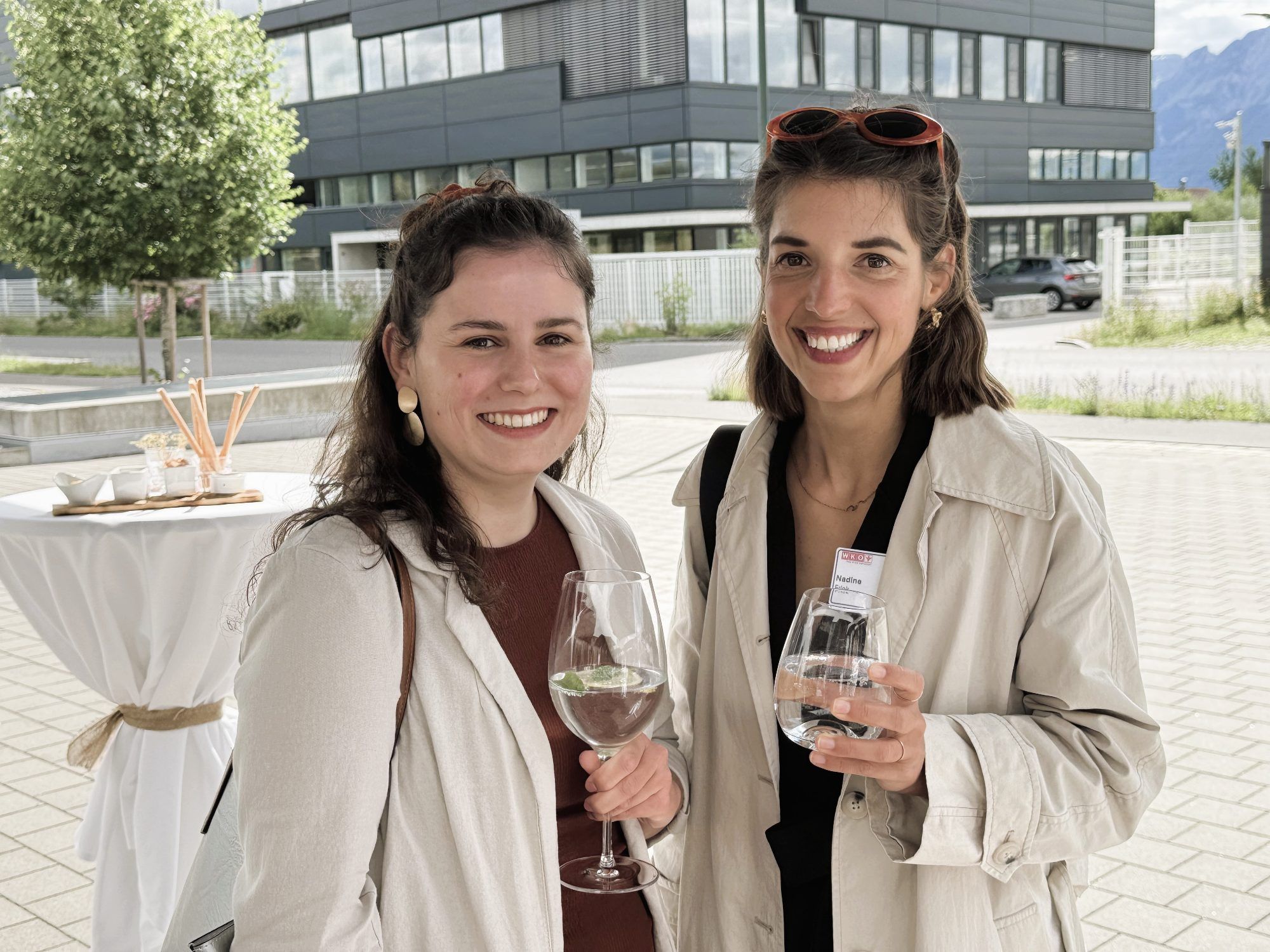 Laura Elsner (Positive Psychologie) und Texterin Nadine Frick (Kreativbüro).