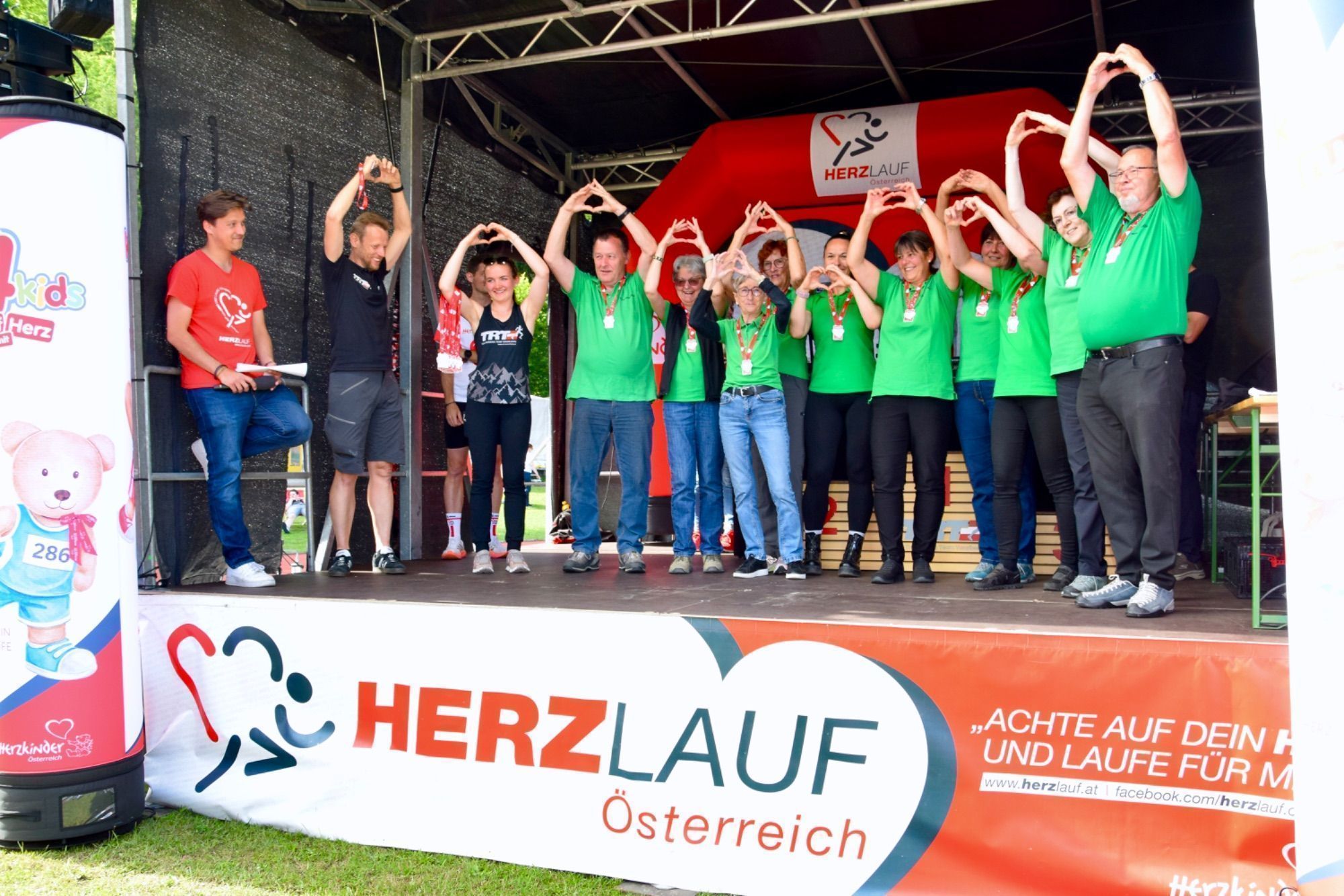 Helferinnen und Helfer von