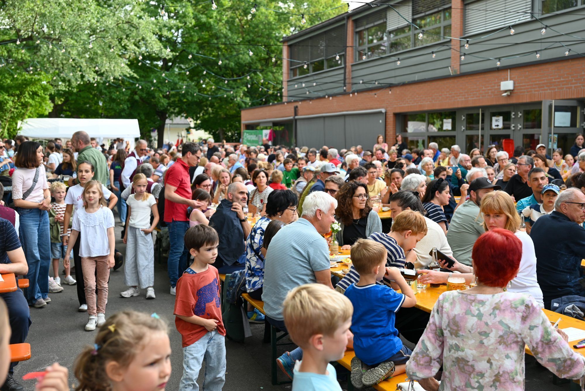Der Festplatz war dicht besucht.