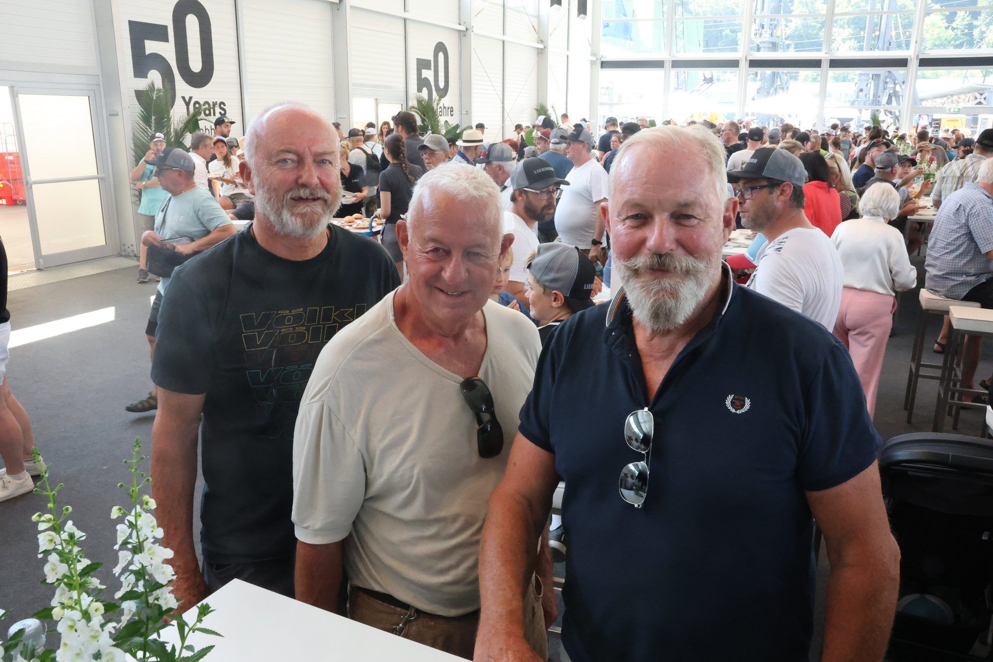 Elmar Buda, Albrecht Meyer (30 jahre Liebherr) und Anton Dreier (10 Jahre Liebherr).
