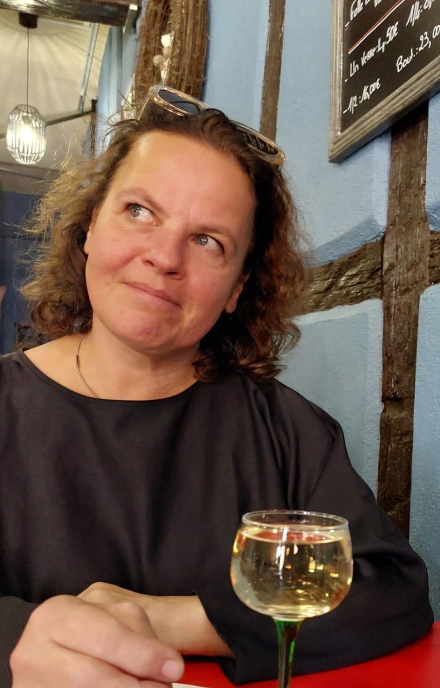 Ein Bild das viel von Helga Reiner erzählt, offen, aufmerksam und voller Lebensfreude.
