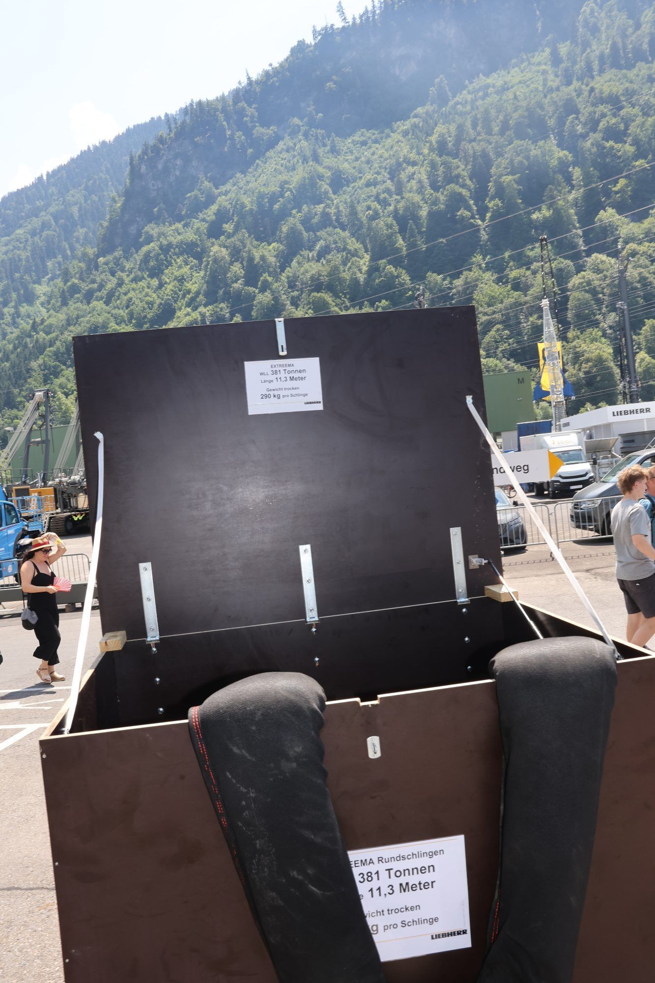 Liebherr-Firmenjubiläum wurde Volksfest