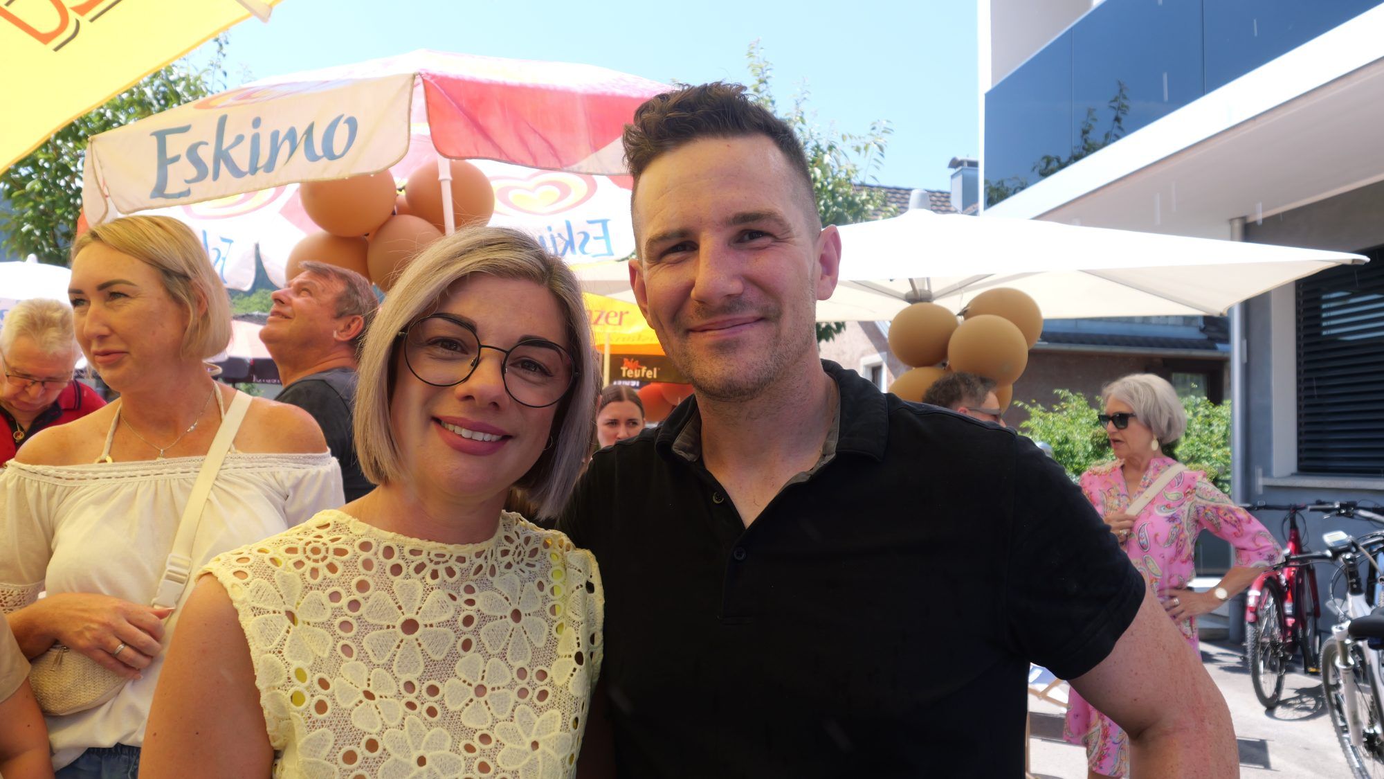 Friseursalon-Inhaberin Fabienne Nussbaum mit Florist Tobias Sandholzer von 