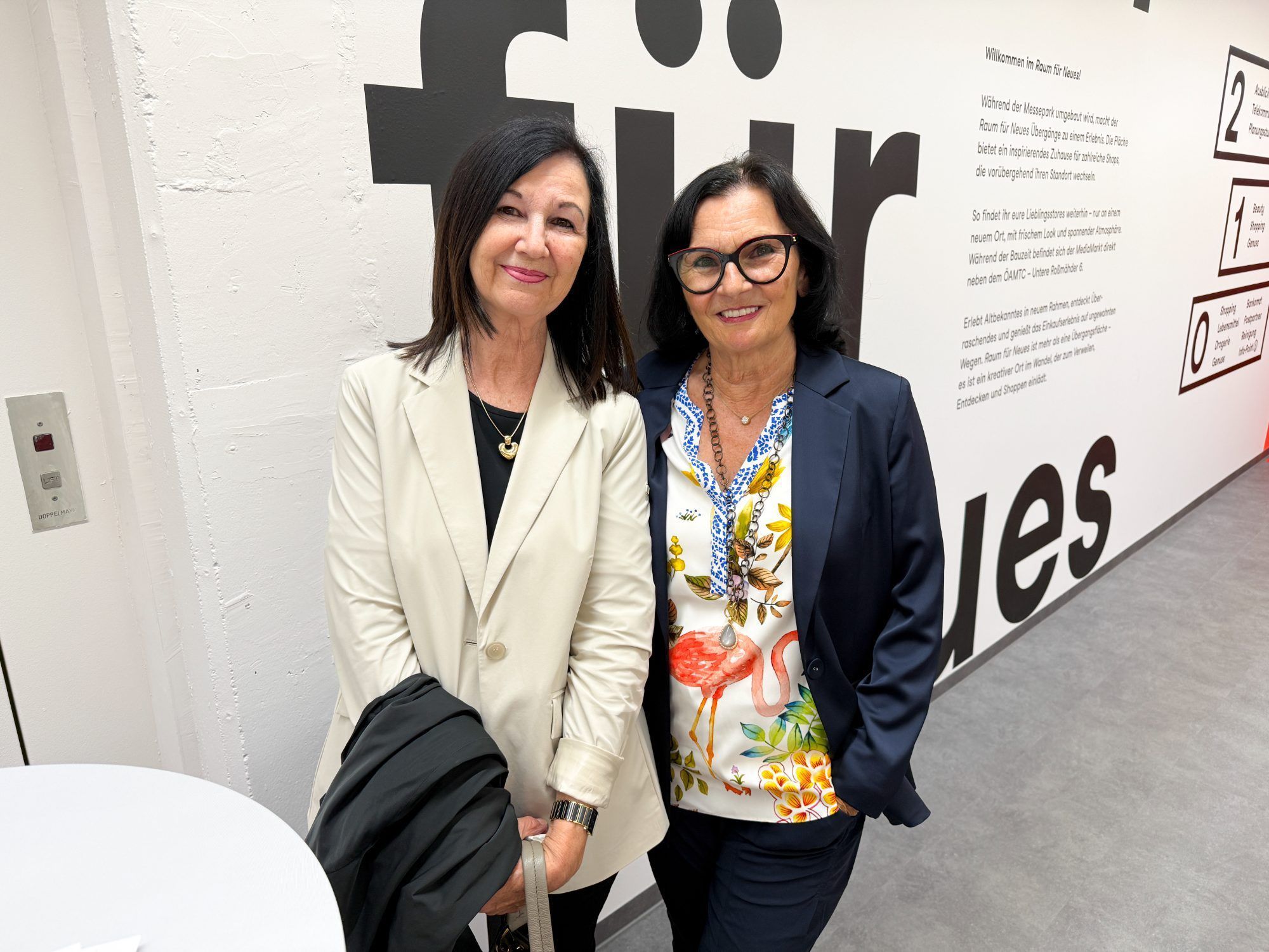 Waltraud Schwaiger kam mit Ingrid Schwegler zu der Ausstellung