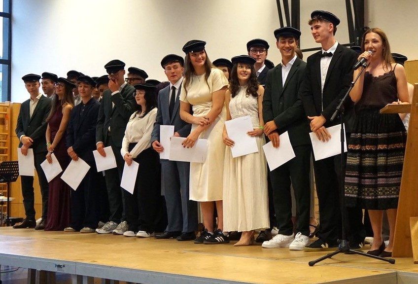 Mit der Zeugnisverteilung ging für die Maturanten eine schöne Zeit am BORG zu Ende.