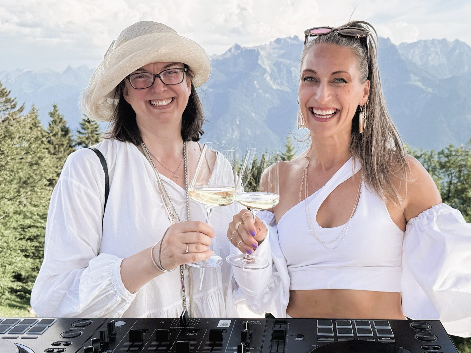 In Partystimmung: Margit Hinterholzer und DJ L!LA.