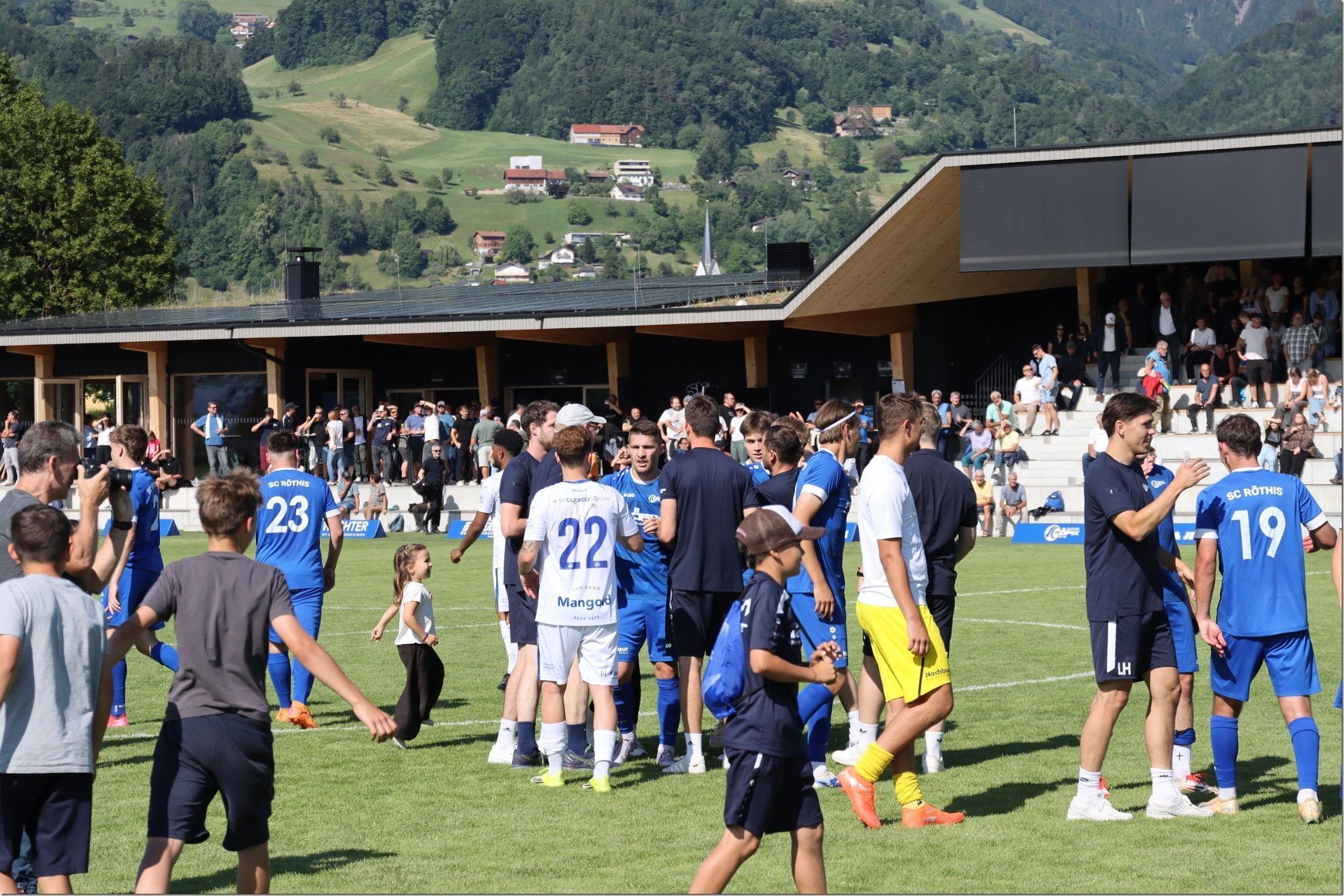 Ausnahmezustand am Sportplatz Röthis. 
