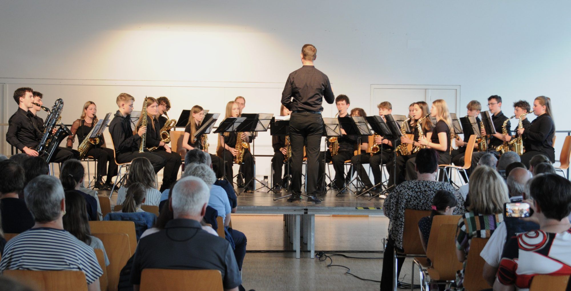 Das neugegründete Vorderland-Saxophon-Orchester bot eine gelungene Premiere. PETER STEIDL