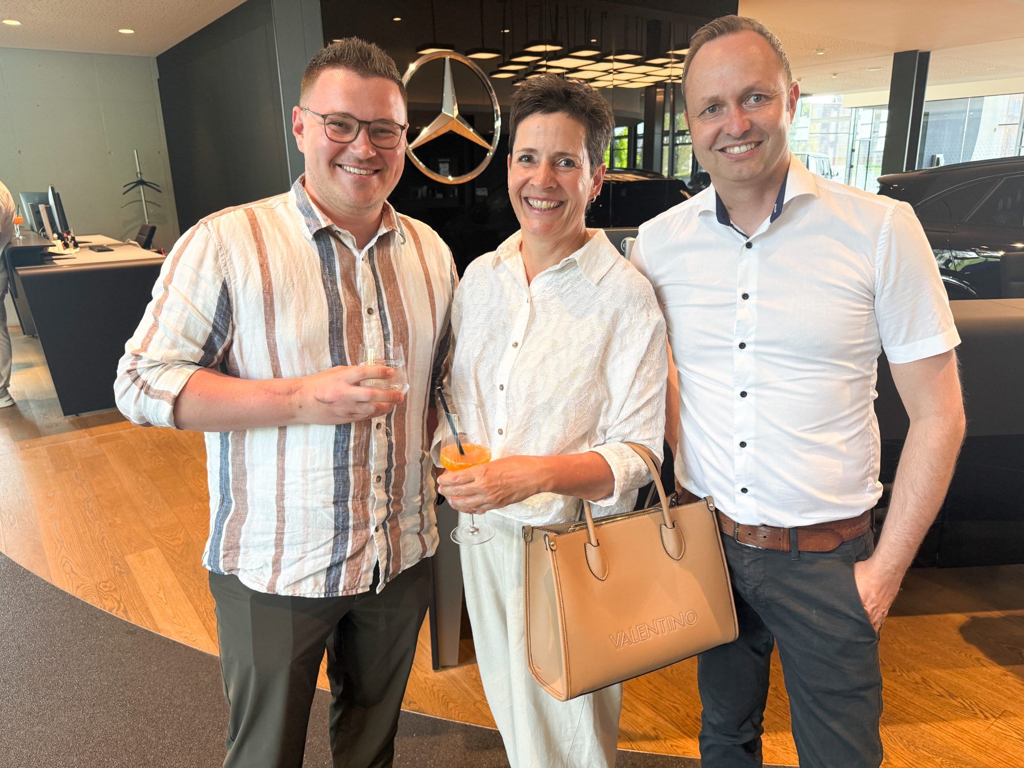 Btto Siegerin Bettina Seeberger mit Simon Hosp (li) und Stefan Geser