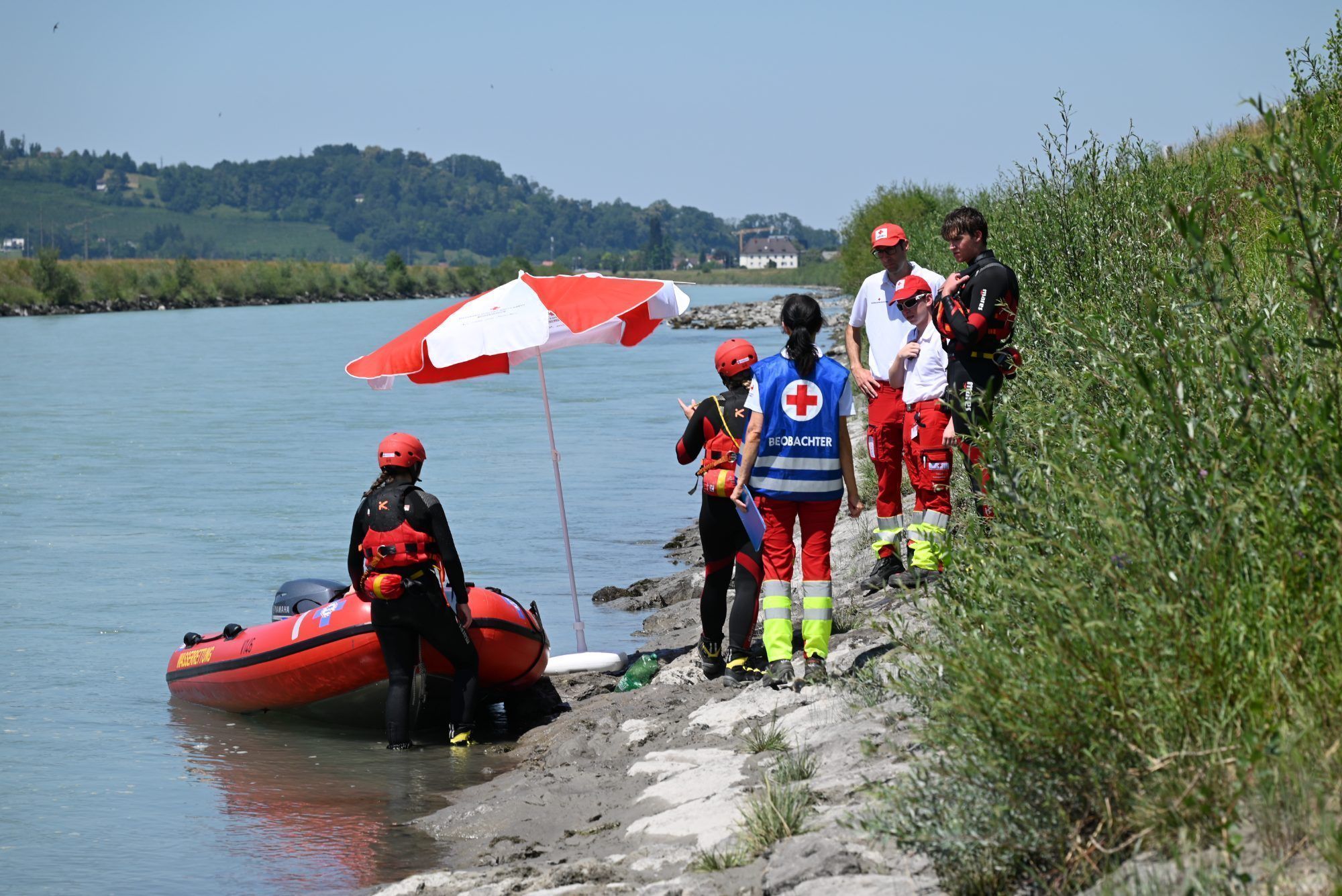 Eine Person musste aus dem Rhein gerettet werden. Die Wasserrettung kam zur Hilfe.