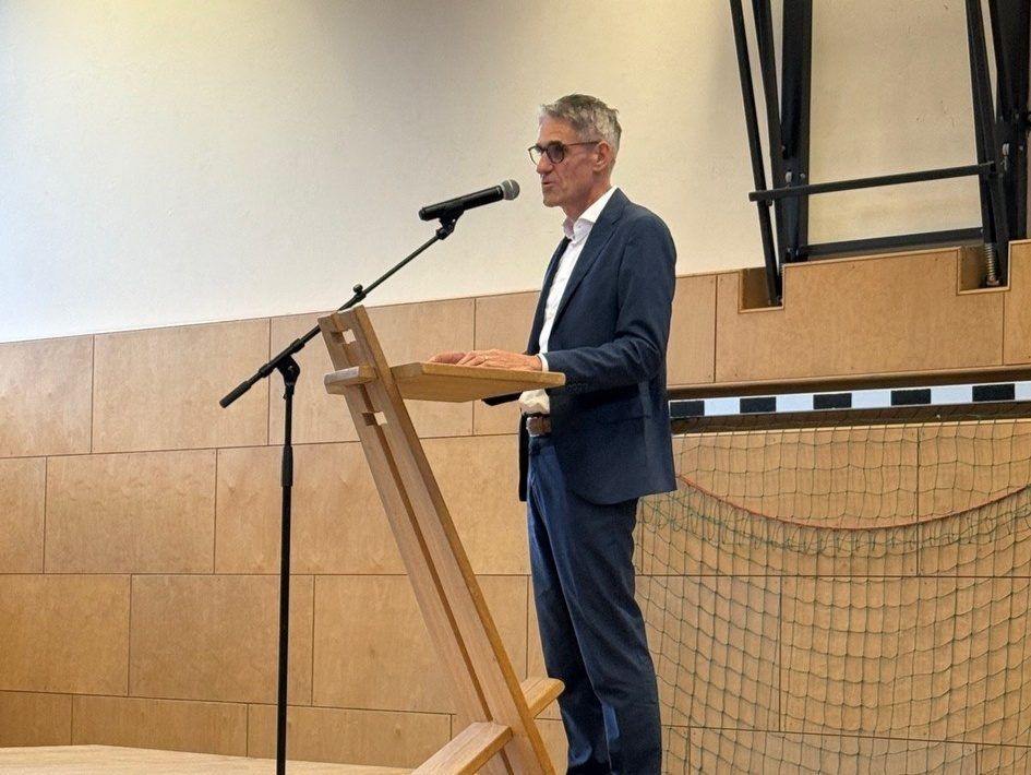 Ermunternde Worte von Elternvereinsobmann Alois Flatz.