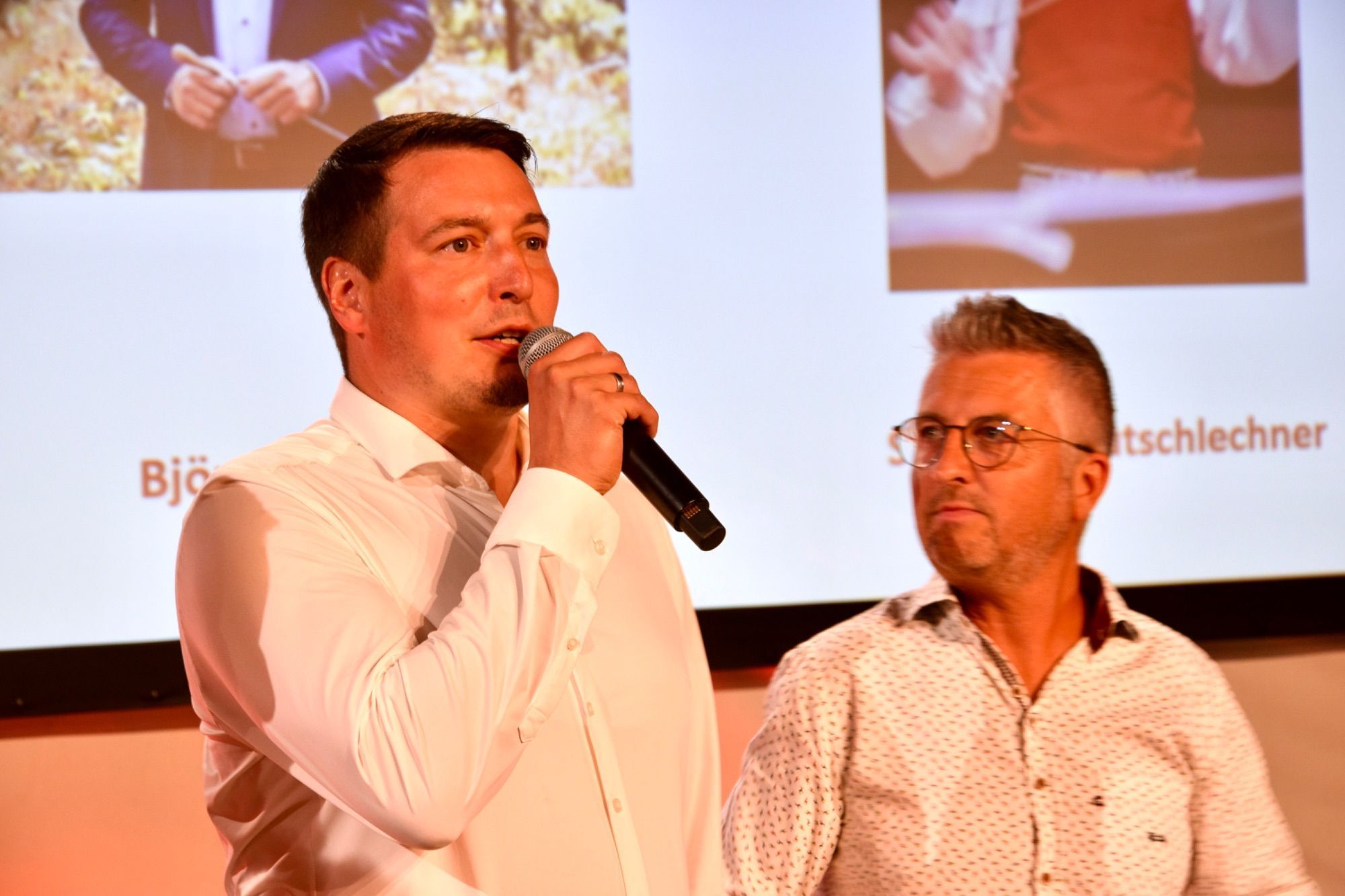 Bgm. Manfred Vogt (Übersaxen) mit Mikrofon