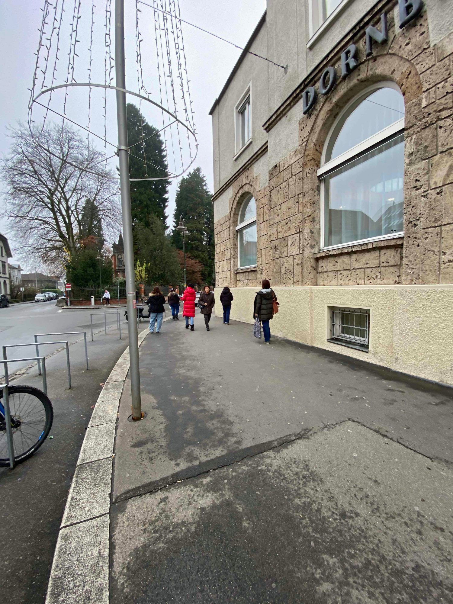 Ausgangspunkt des Projekts war die Bahnhofstraße in Dornbirn, die von den Studierenden intensiv erkundet und dokumentiert wurde.