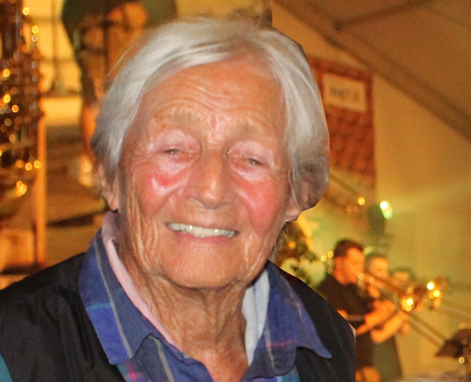 Sie zählt nicht wirklich zur Zielgruppe von Die Vier Beiden, trotzdem war Oma Gerda mittendrin, nicht nur dabei. Warum? „Die Sängerin Ida ist meine Enkelin“, ließ sie stolz und freudestrahlend wissen . . .