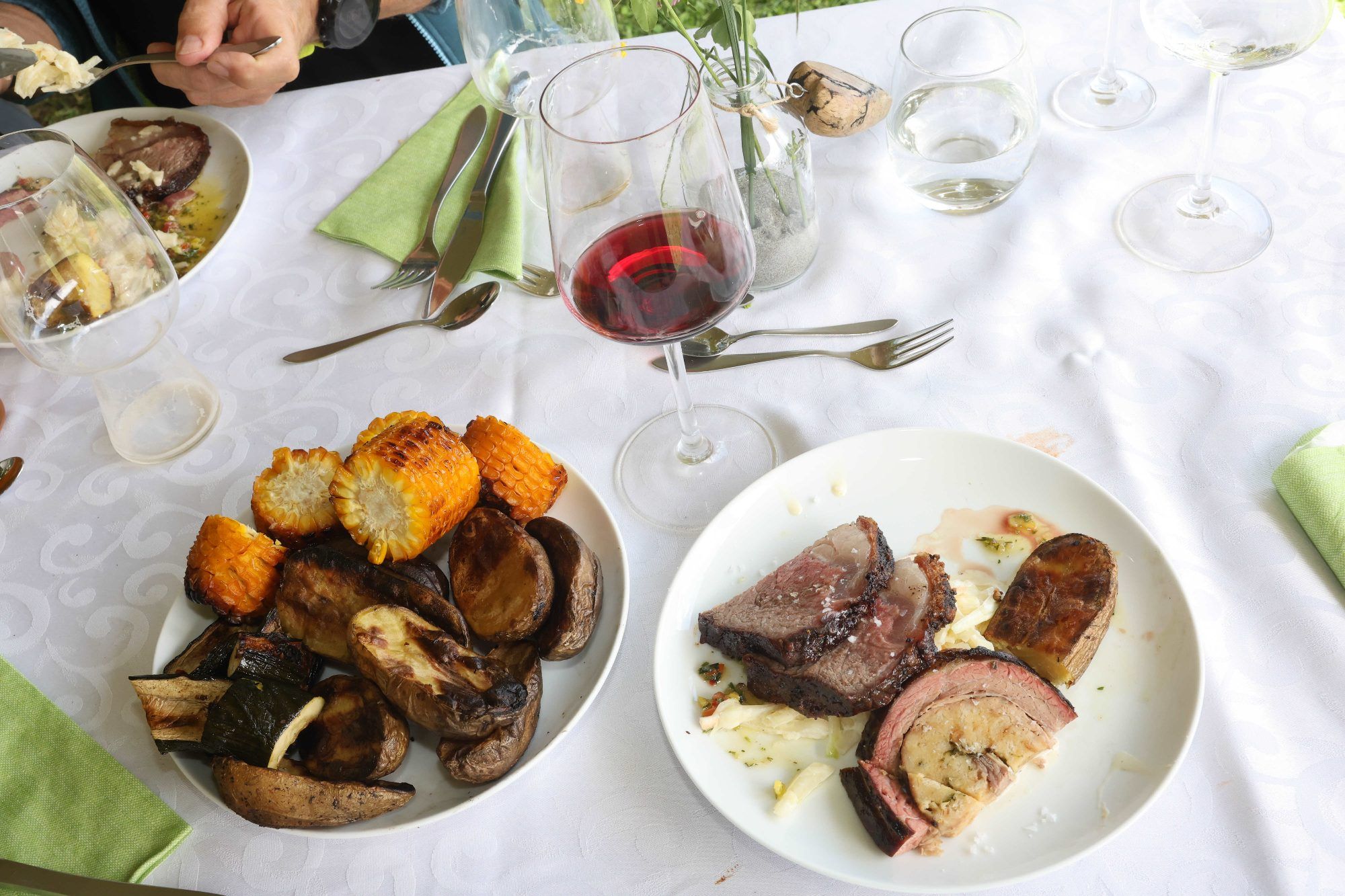 Festmahl in unvergleichlicher Grillwiese