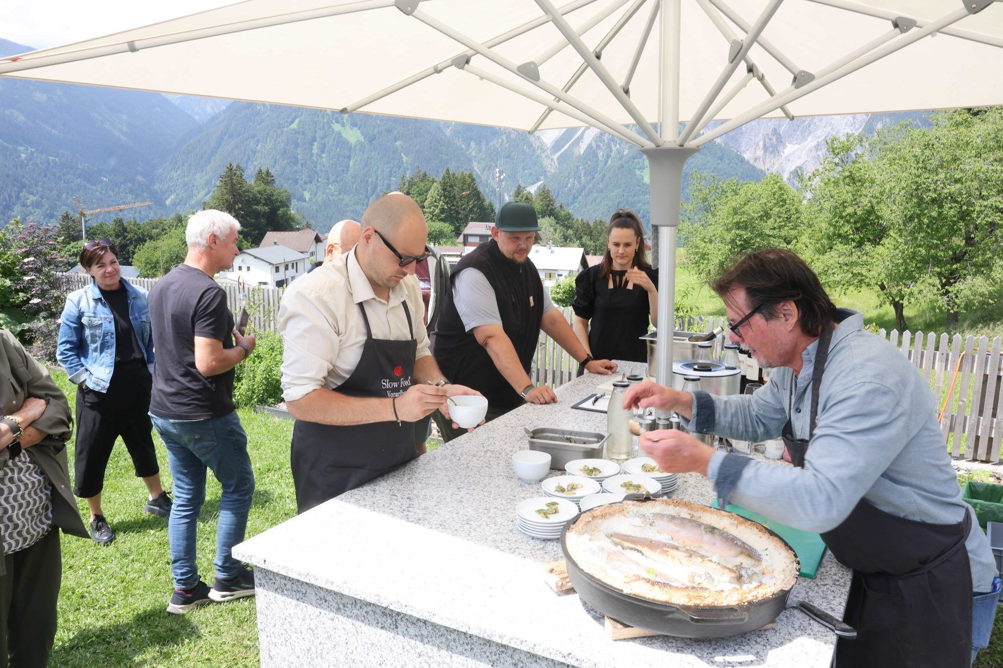 Festmahl in unvergleichlicher Grillwiese