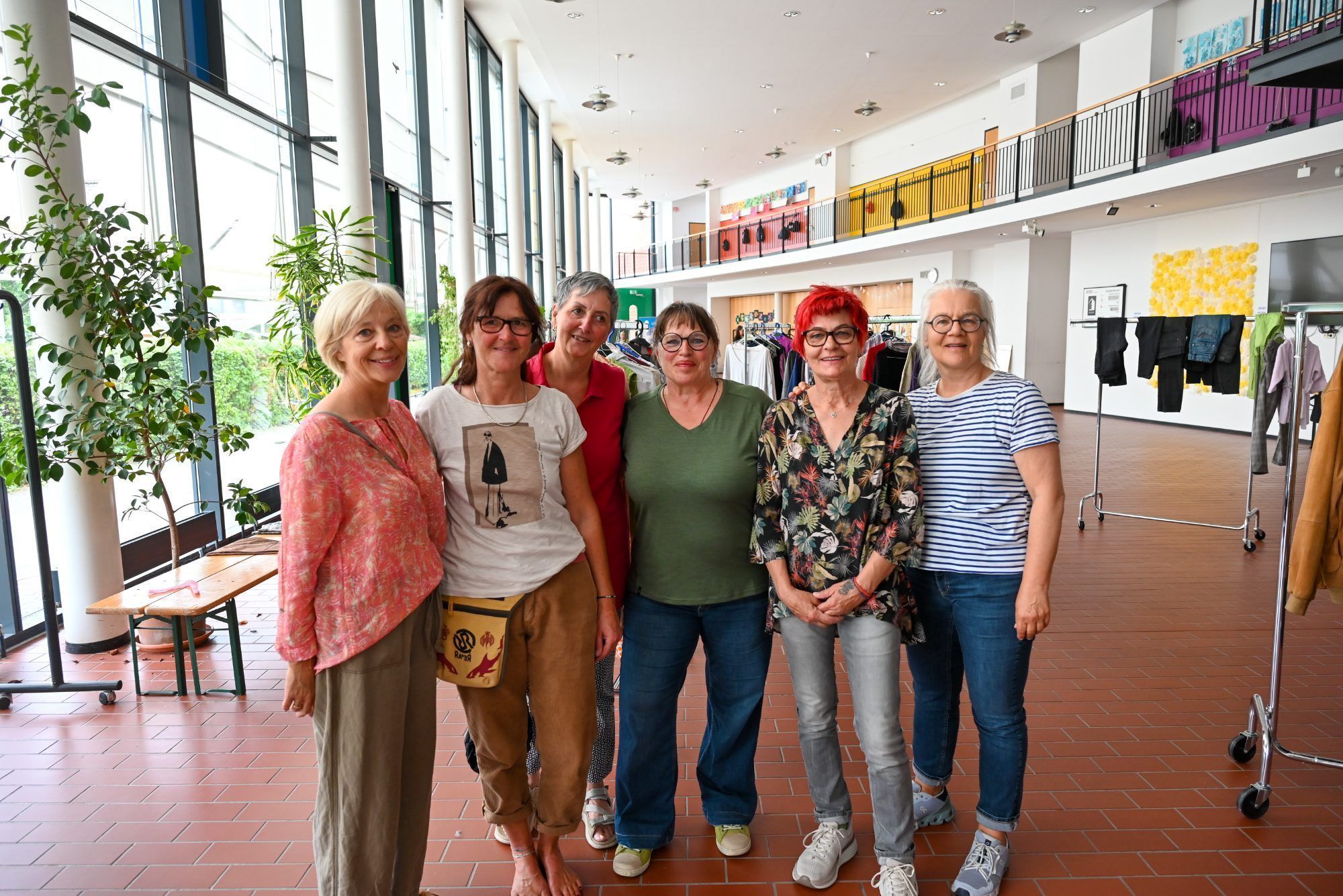 Das Team vom Kleidertausch: Marieluise, Sabine, Christa, Doris, Nela und Helga (v.l.n.r.).