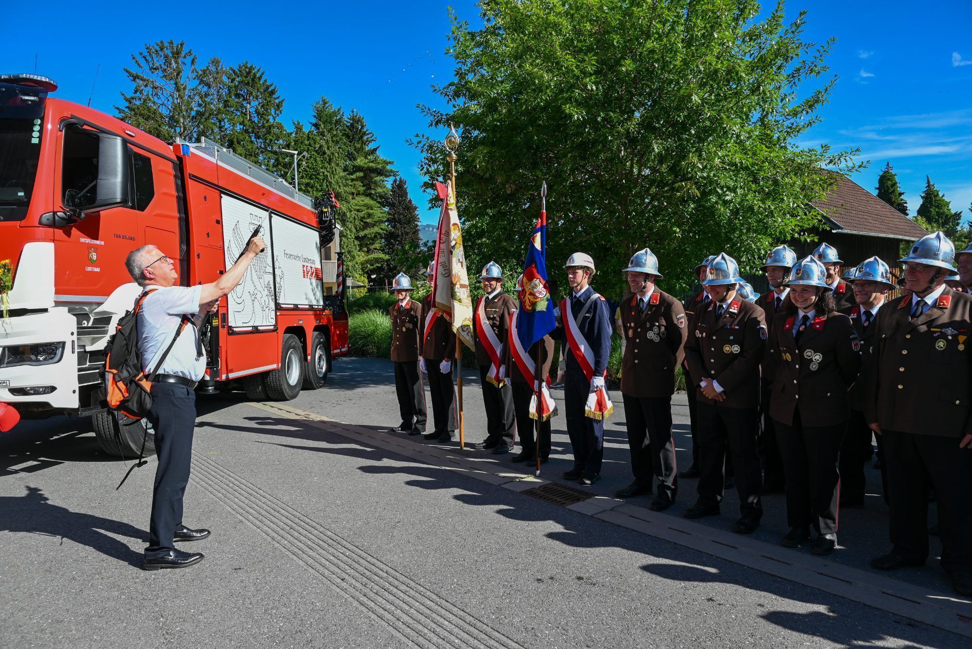 Auch die Feuerwehrleute wurden von Pfarrer Thomas Sauter gesegnet.