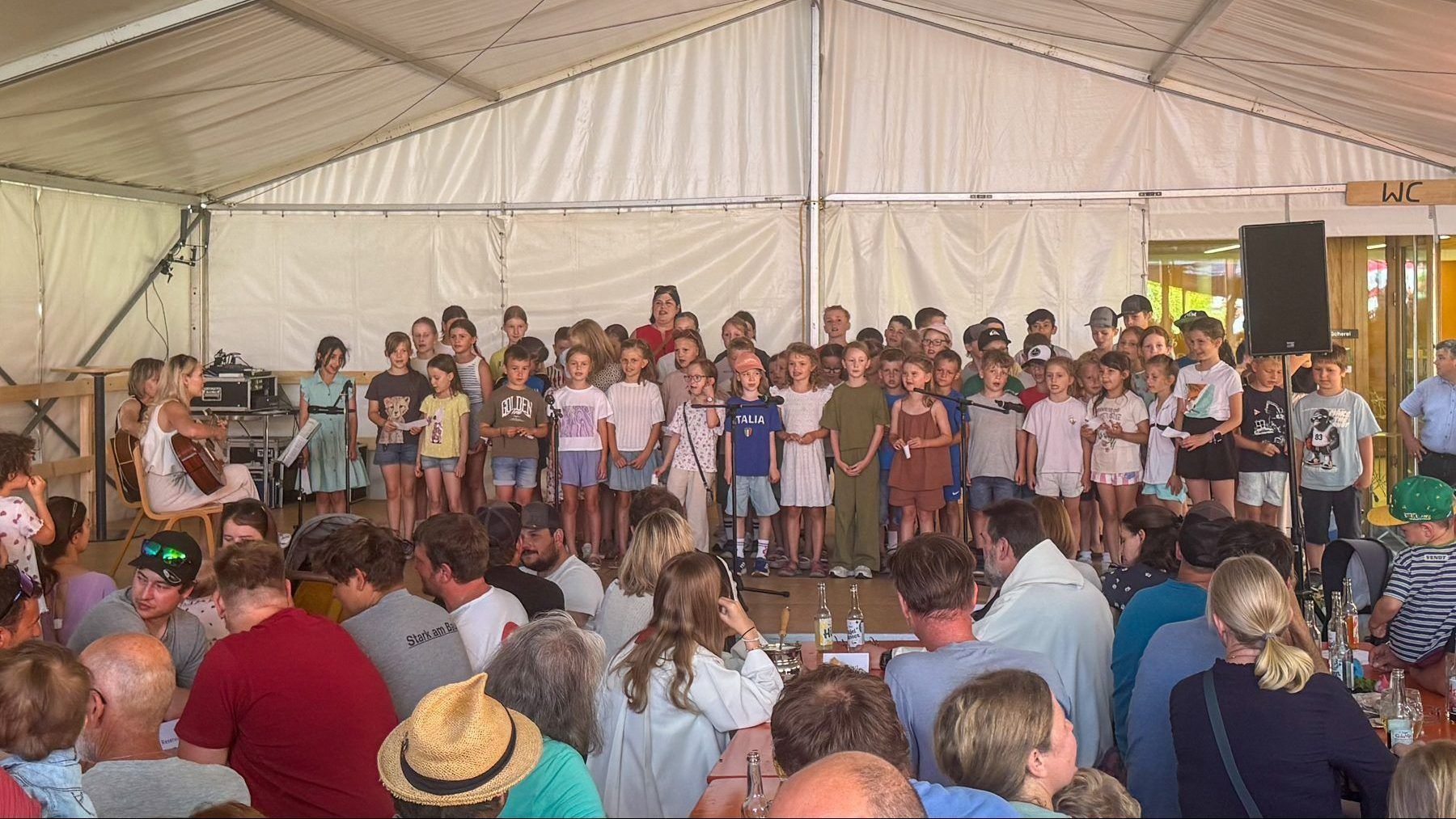 Musikalische Beiträge von Kindergarten und Volksschule