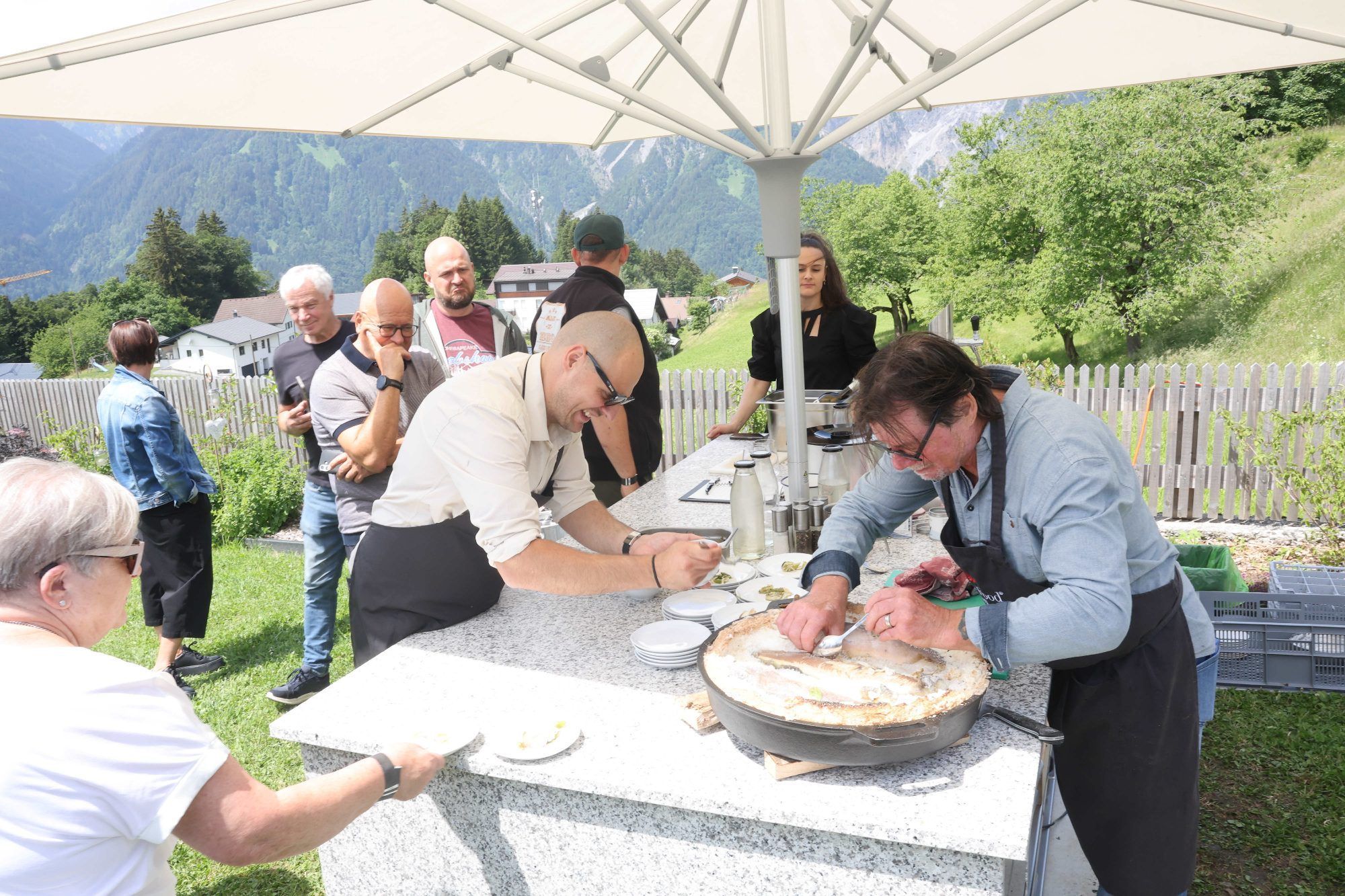 Festmahl in unvergleichlicher Grillwiese