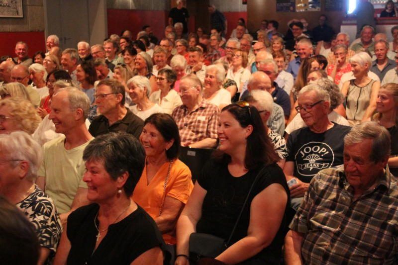 Viele Besucher im Alten Kino.