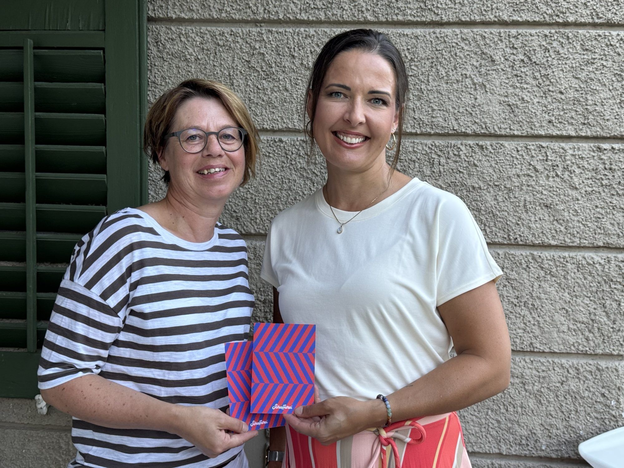  Gabi Graf (Arbeiterkammer) und Keynote Speakerin Diana Panzirsch.